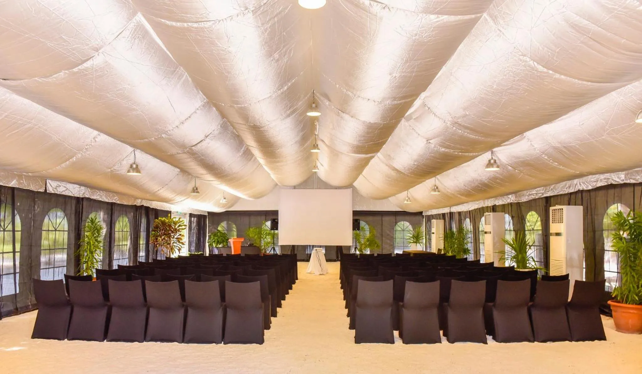 Meeting/conference room in Holiday Inn Resort Kandooma Maldives - Kids Stay & Eat Free and Free Roundtrip Speed Boat for a minimum 4 nights stay