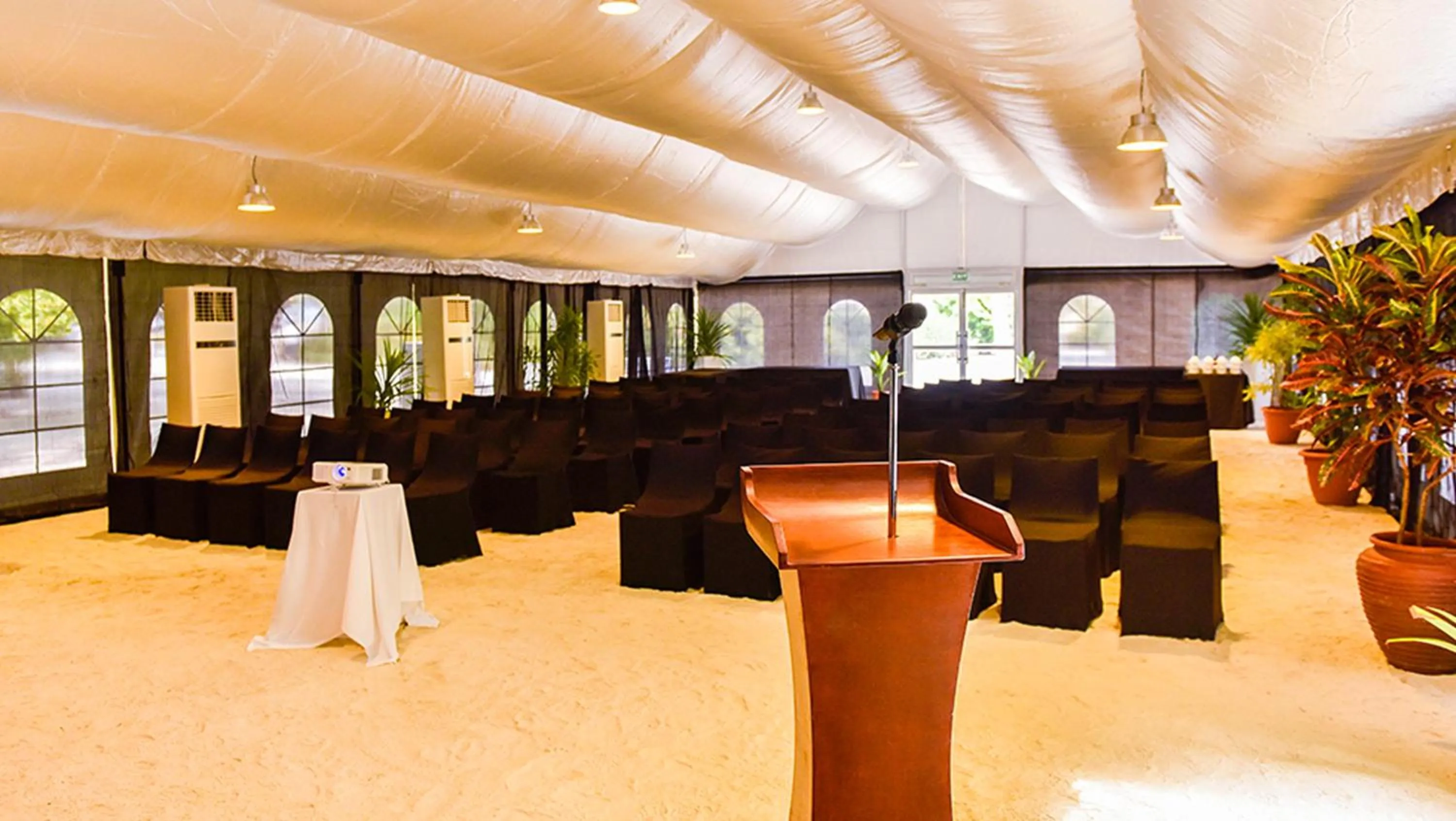 Meeting/conference room in Holiday Inn Resort Kandooma Maldives - Kids Stay & Eat Free and Free Roundtrip Speed Boat for a minimum 4 nights stay