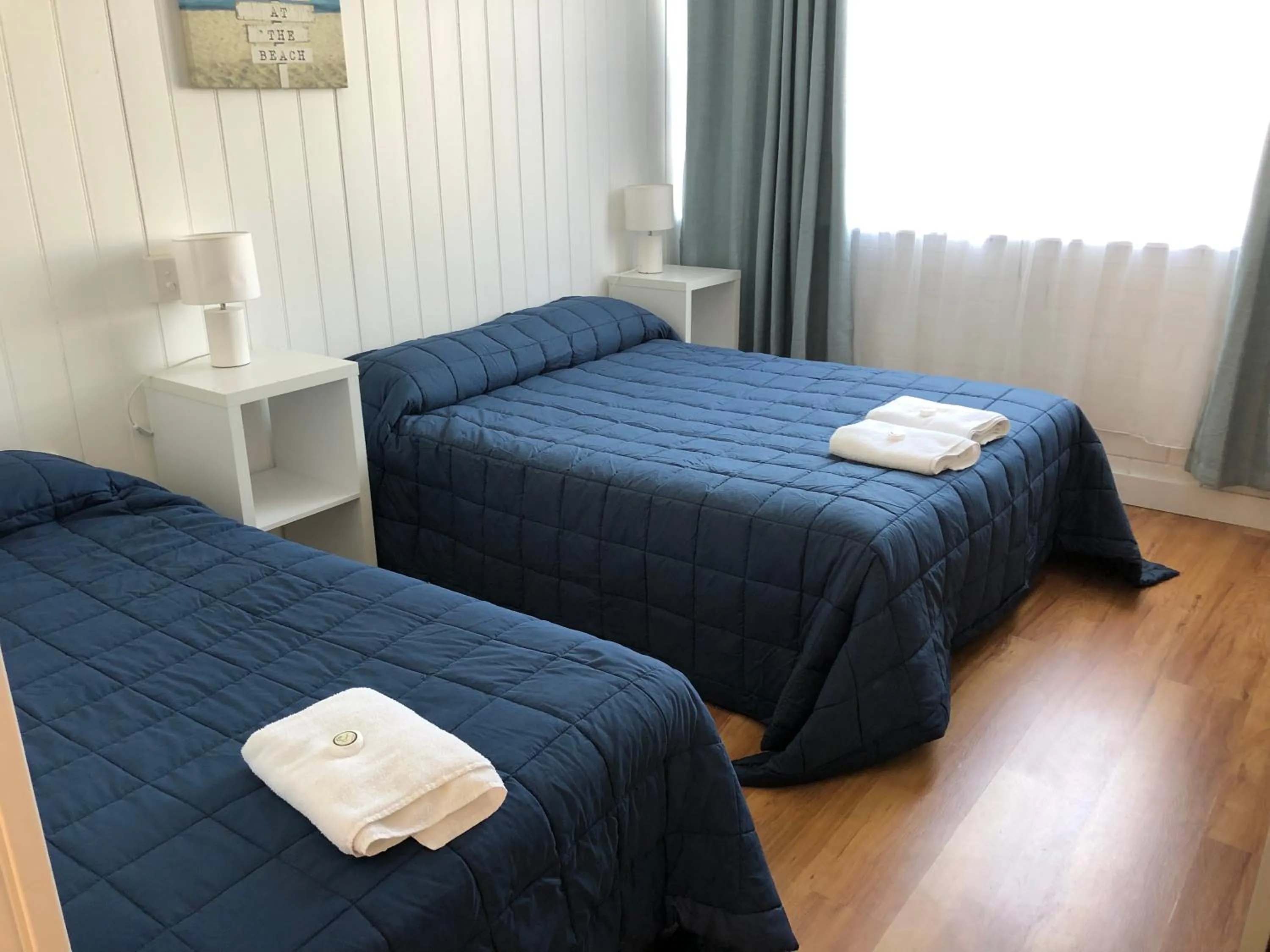 Bed in Colony Inn Hotel