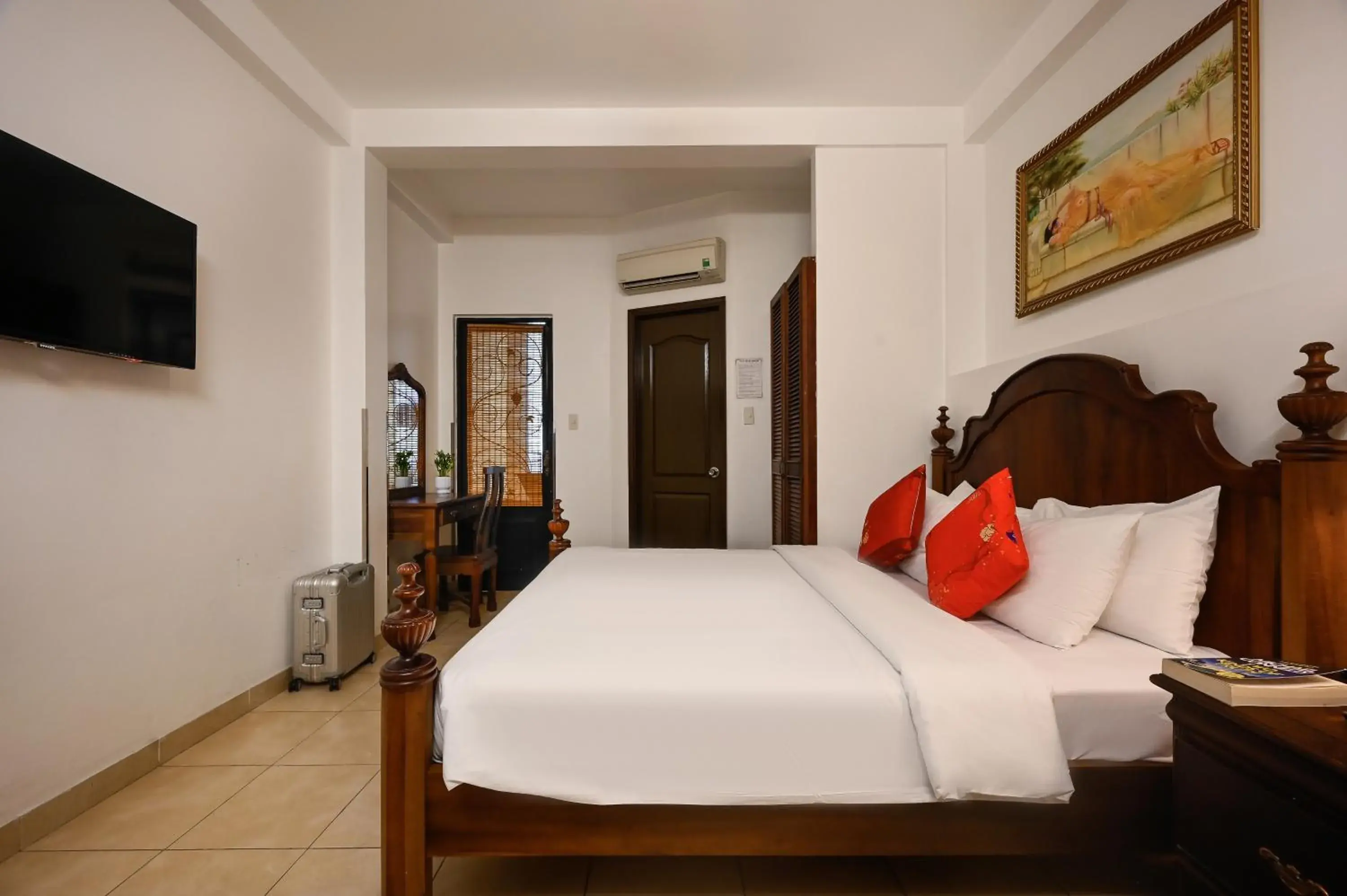 Deluxe Double or Twin Room with Balcony in Halo Boutique Ben Thanh Hotel Deluxe Double or Twin Room with Balcony in Halo Boutique Ben Thanh Hotel