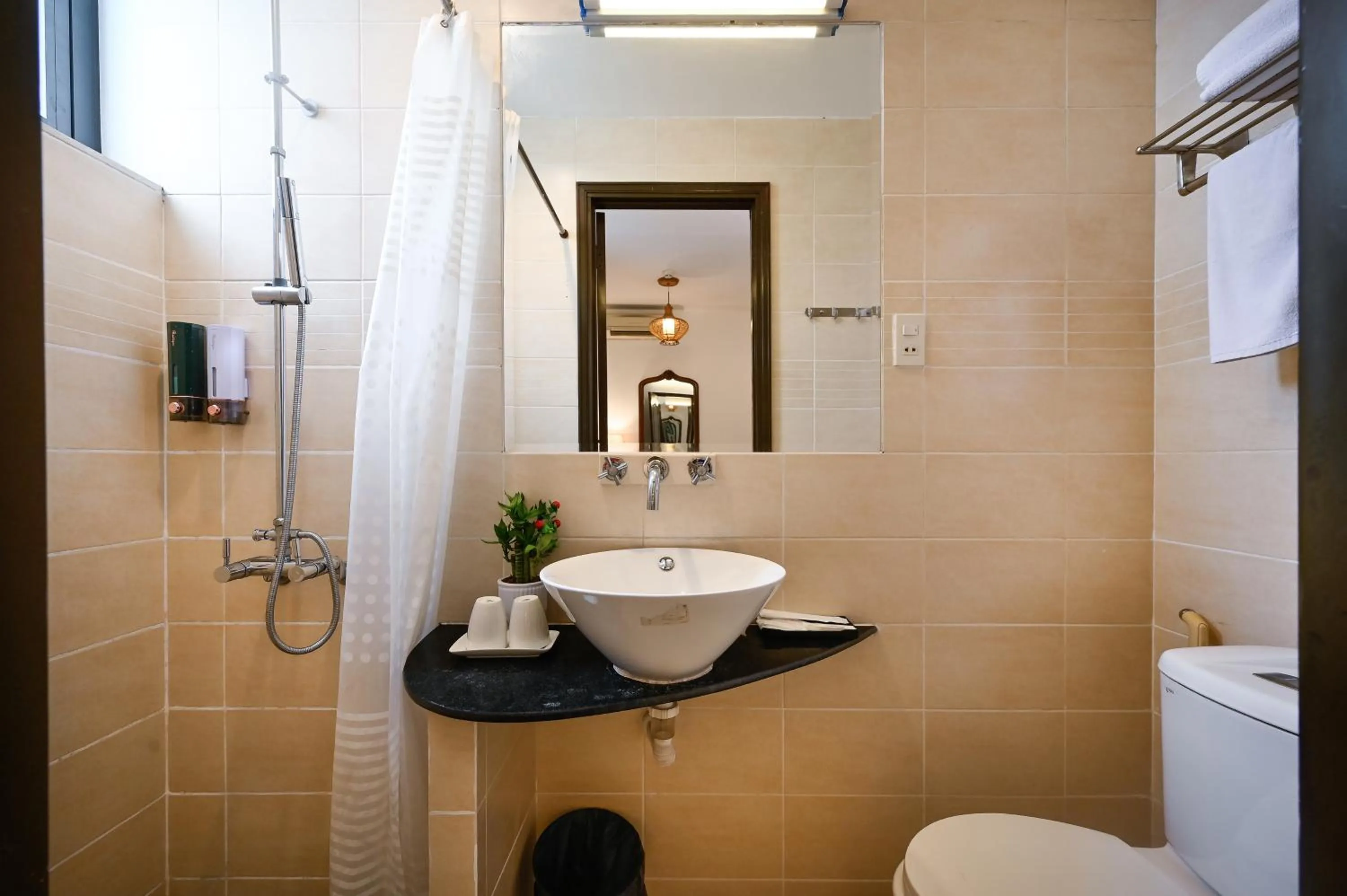 Shower in Halo Boutique Ben Thanh Hotel