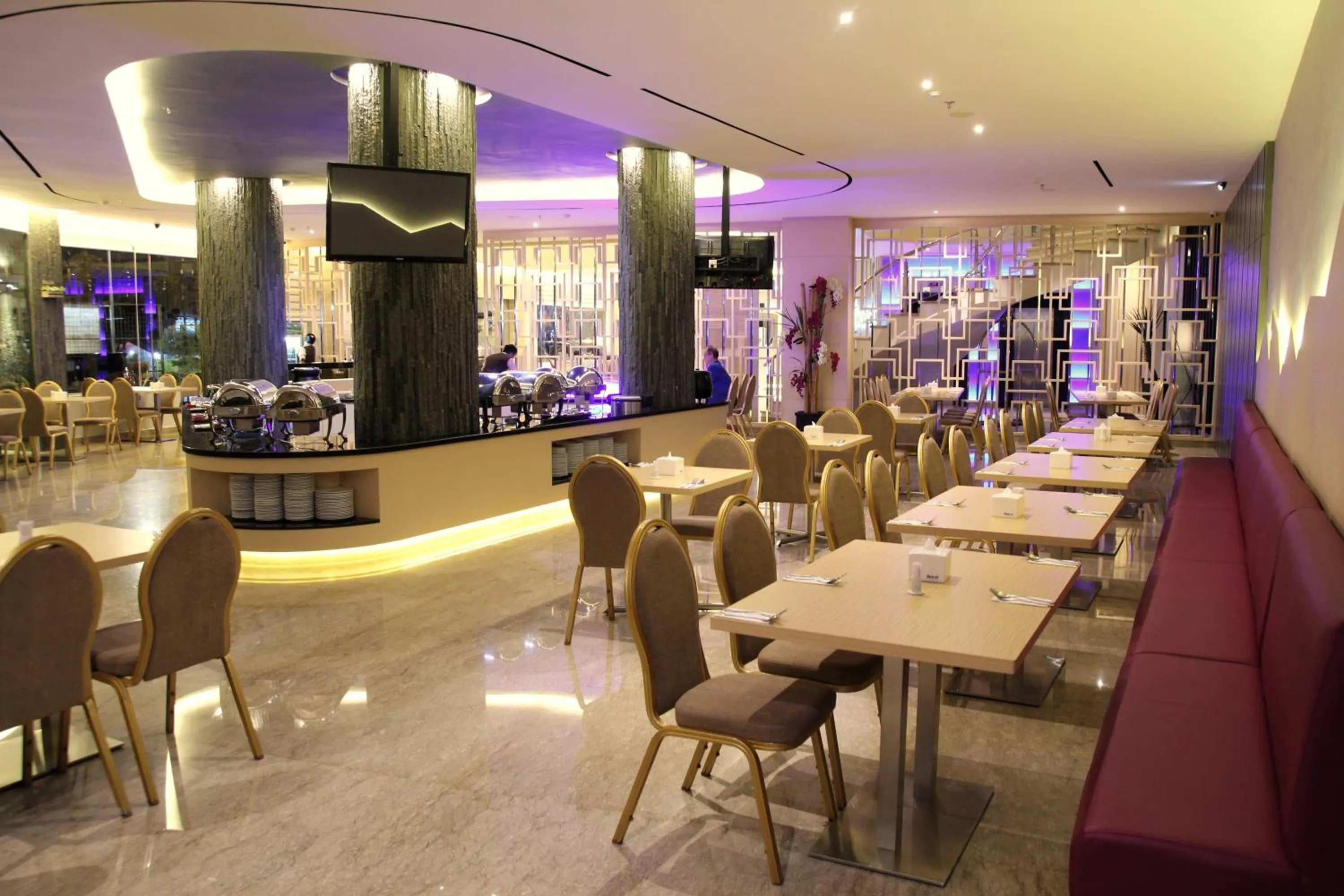 Restaurant/places to eat in 89 Hotel