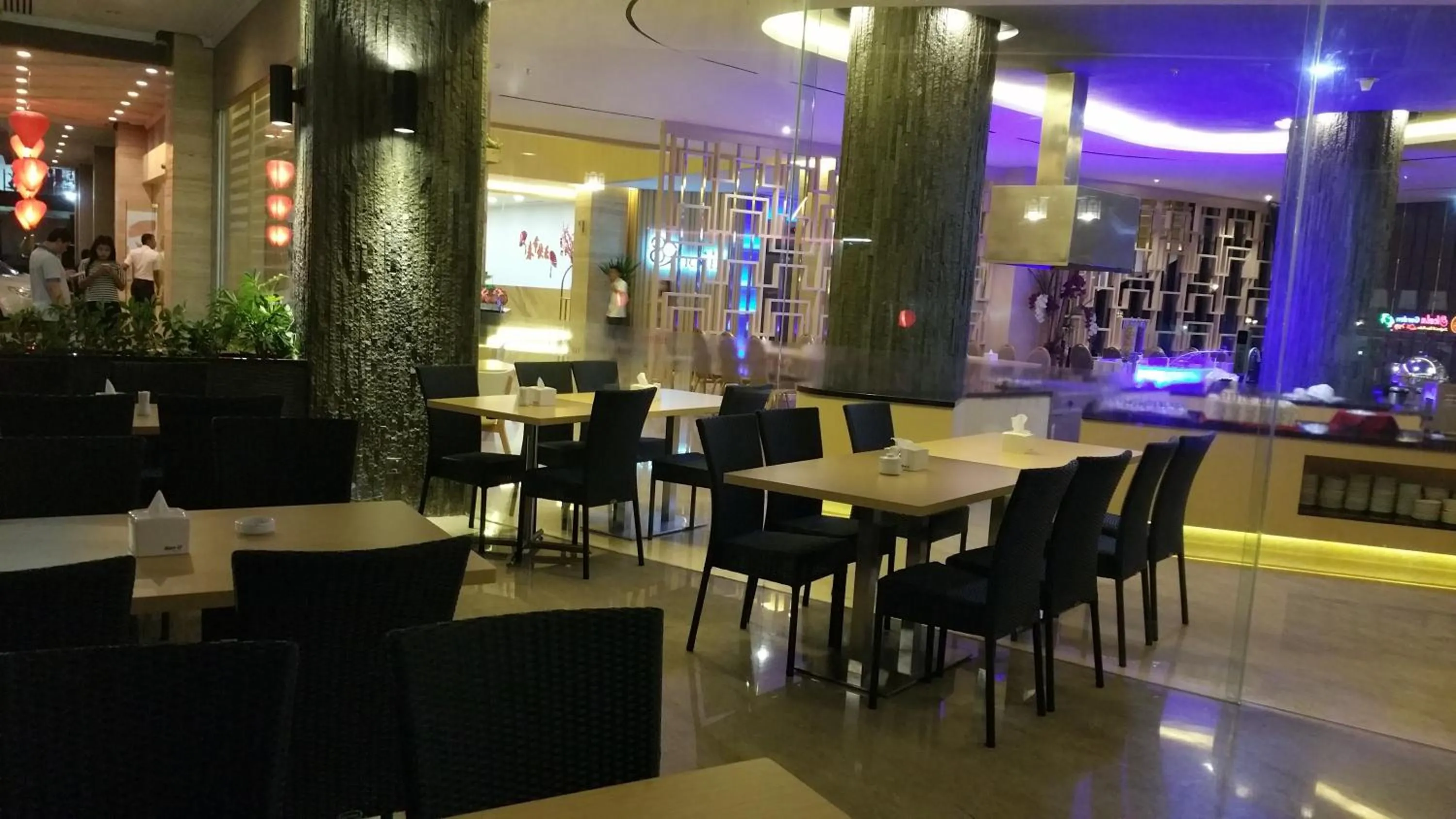 Restaurant/places to eat in 89 Hotel