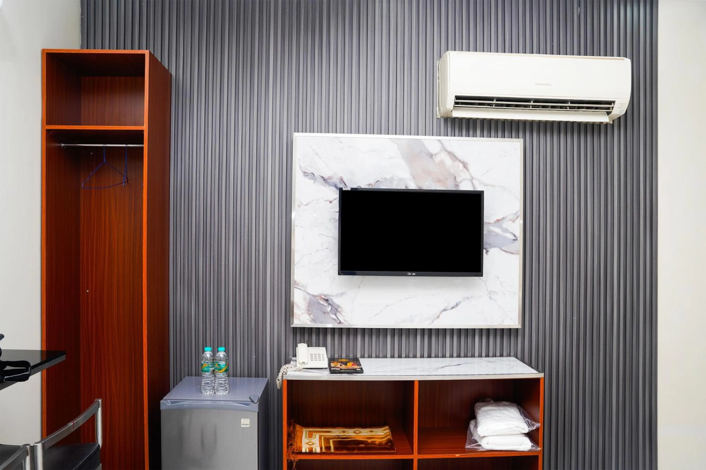 Bedroom in Albayrahaa Hotel