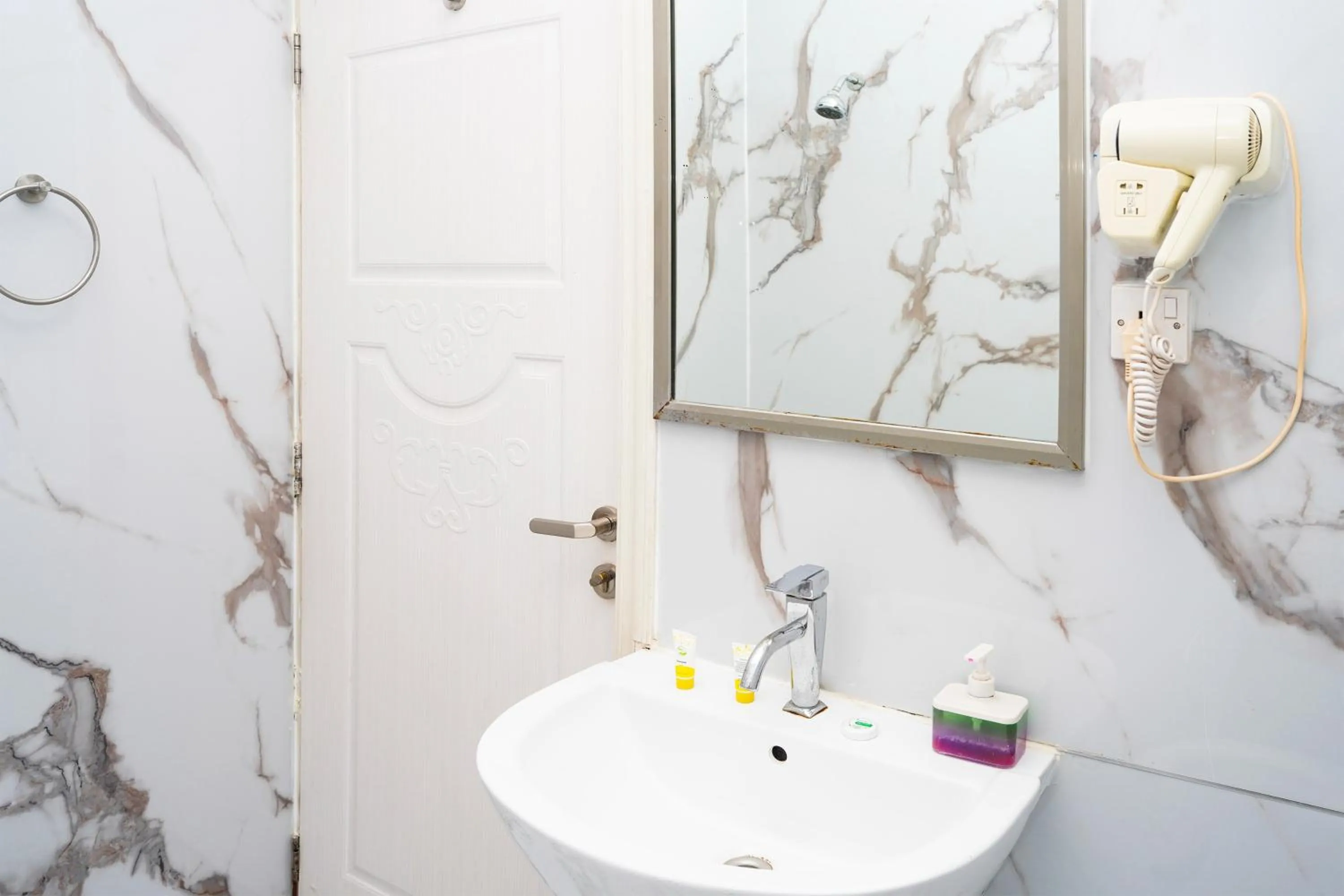 Bathroom in Albayrahaa Hotel