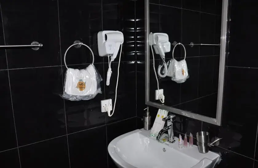 Deluxe Double or Twin Room in Albayrahaa Hotel Deluxe Double or Twin Room in Albayrahaa Hotel