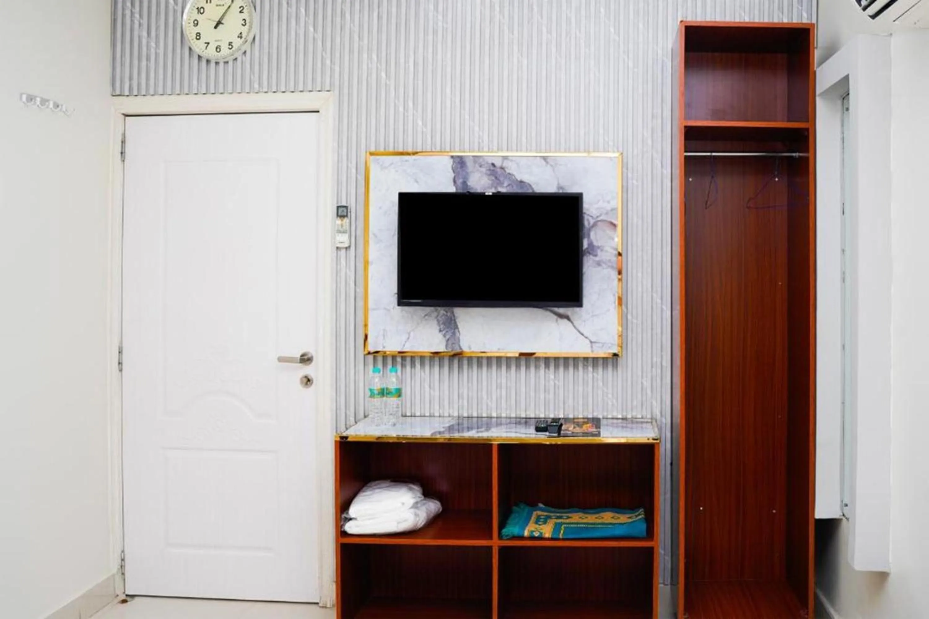 TV and multimedia in Albayrahaa Hotel