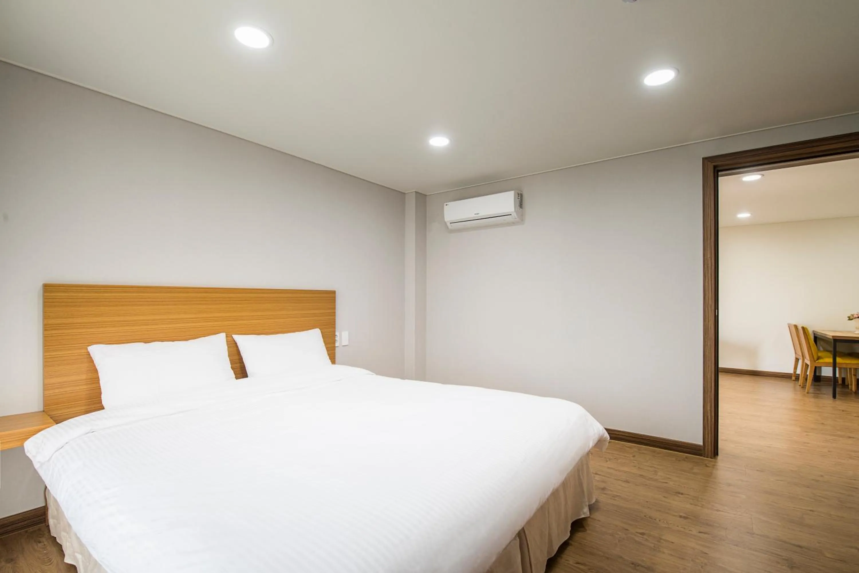 Bed in W Ocean Pension