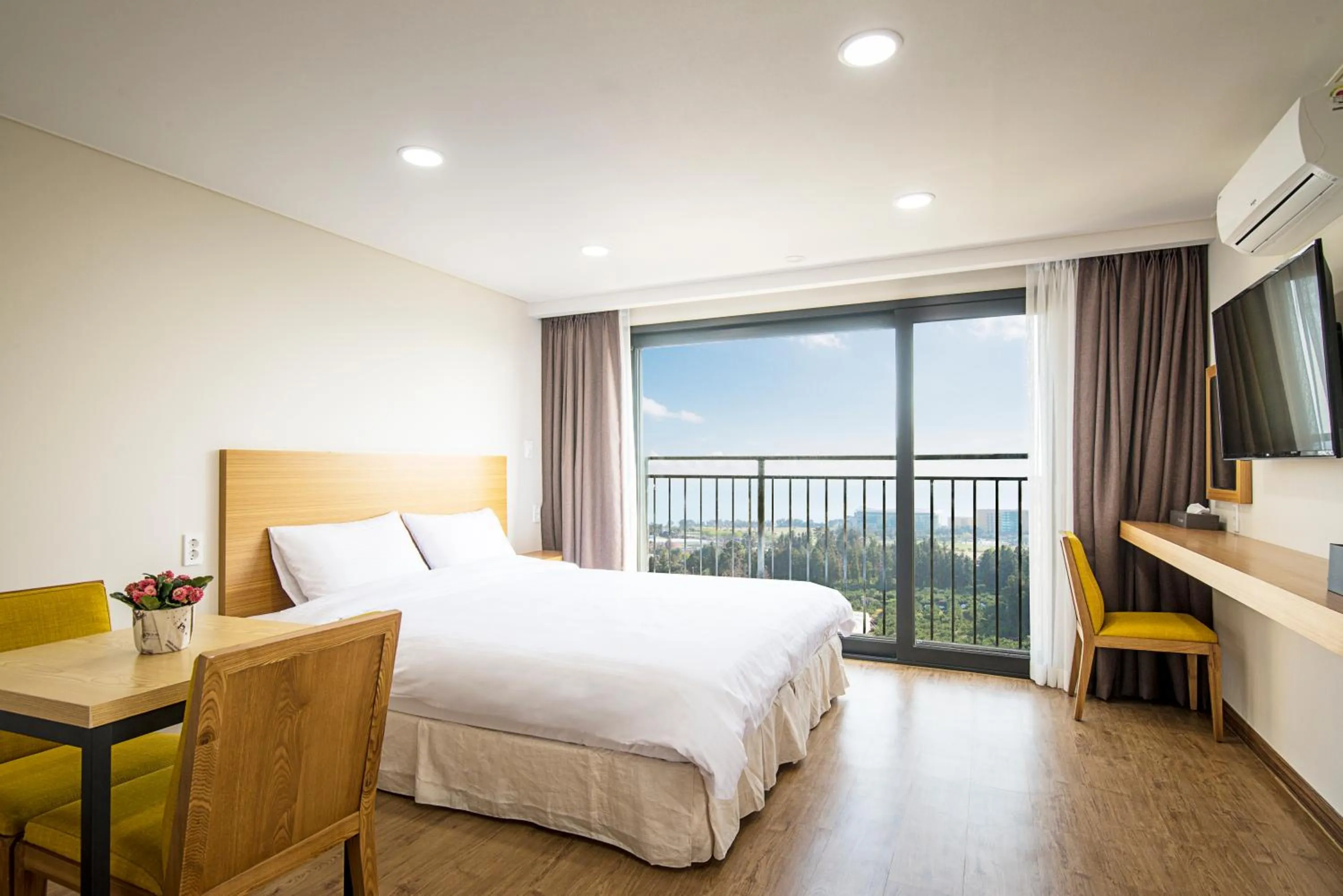 Bedroom, Bed in W Ocean Pension