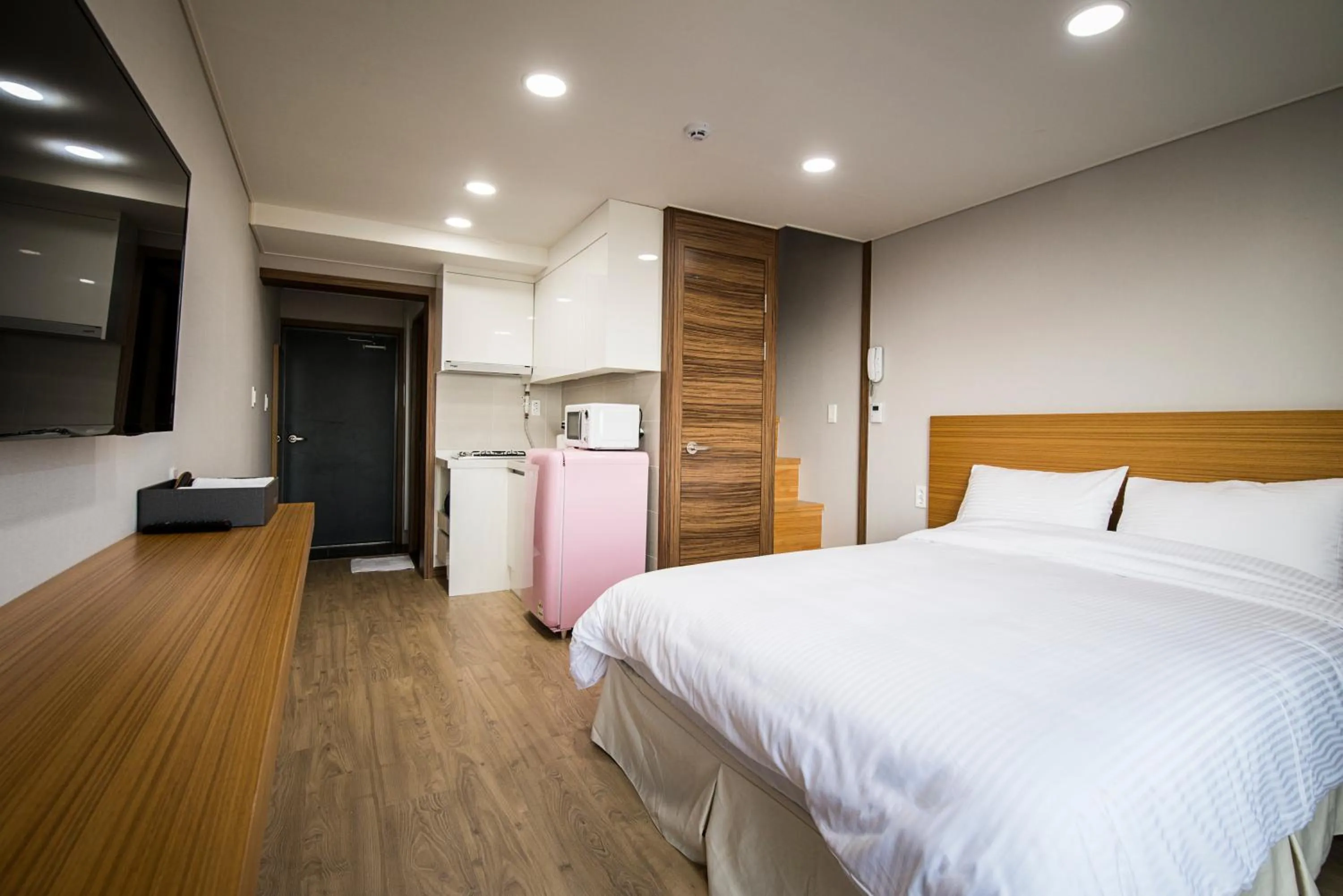 Bed in W Ocean Pension