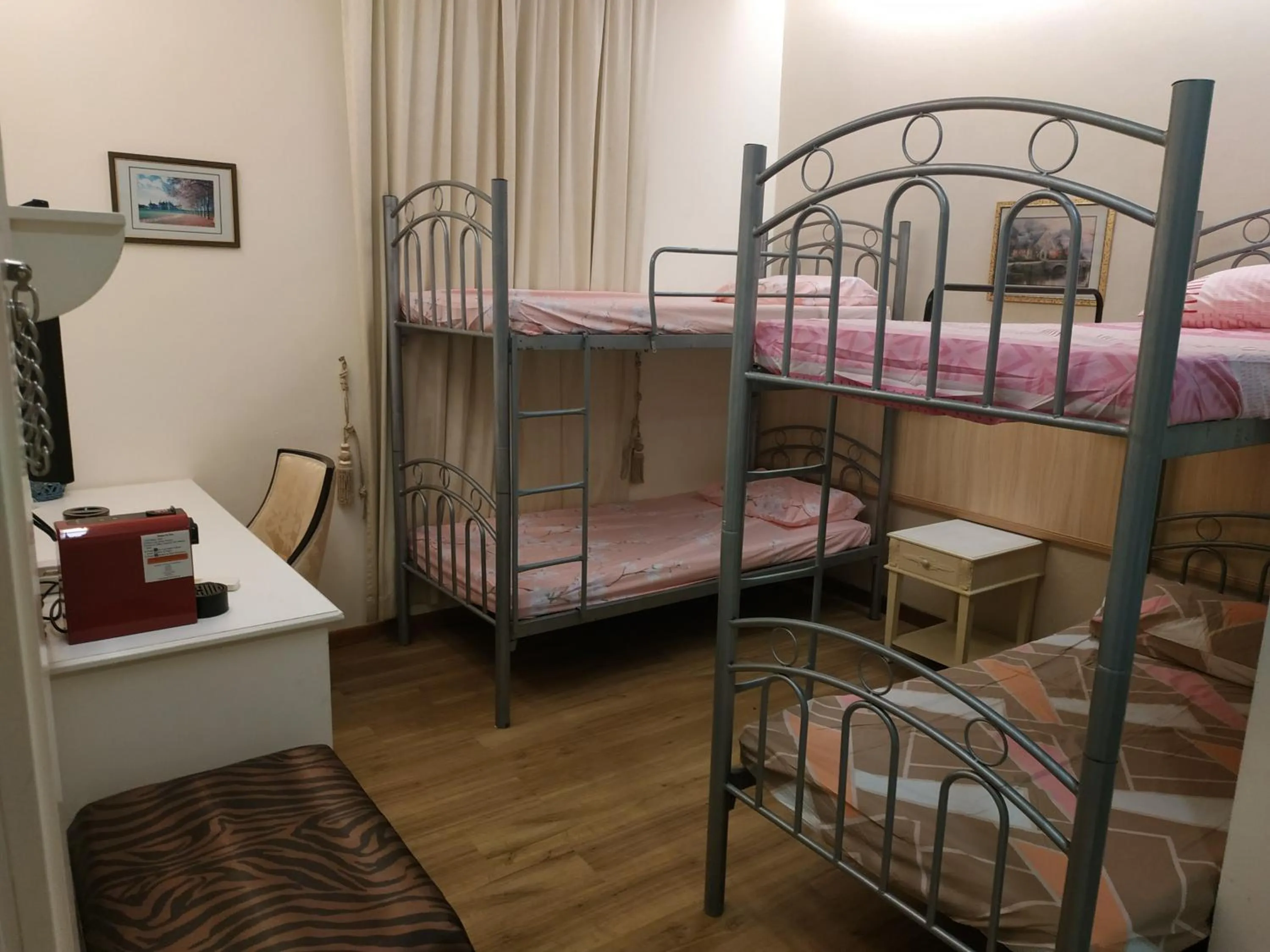 bunk bed, Bed in Jayleen 1918