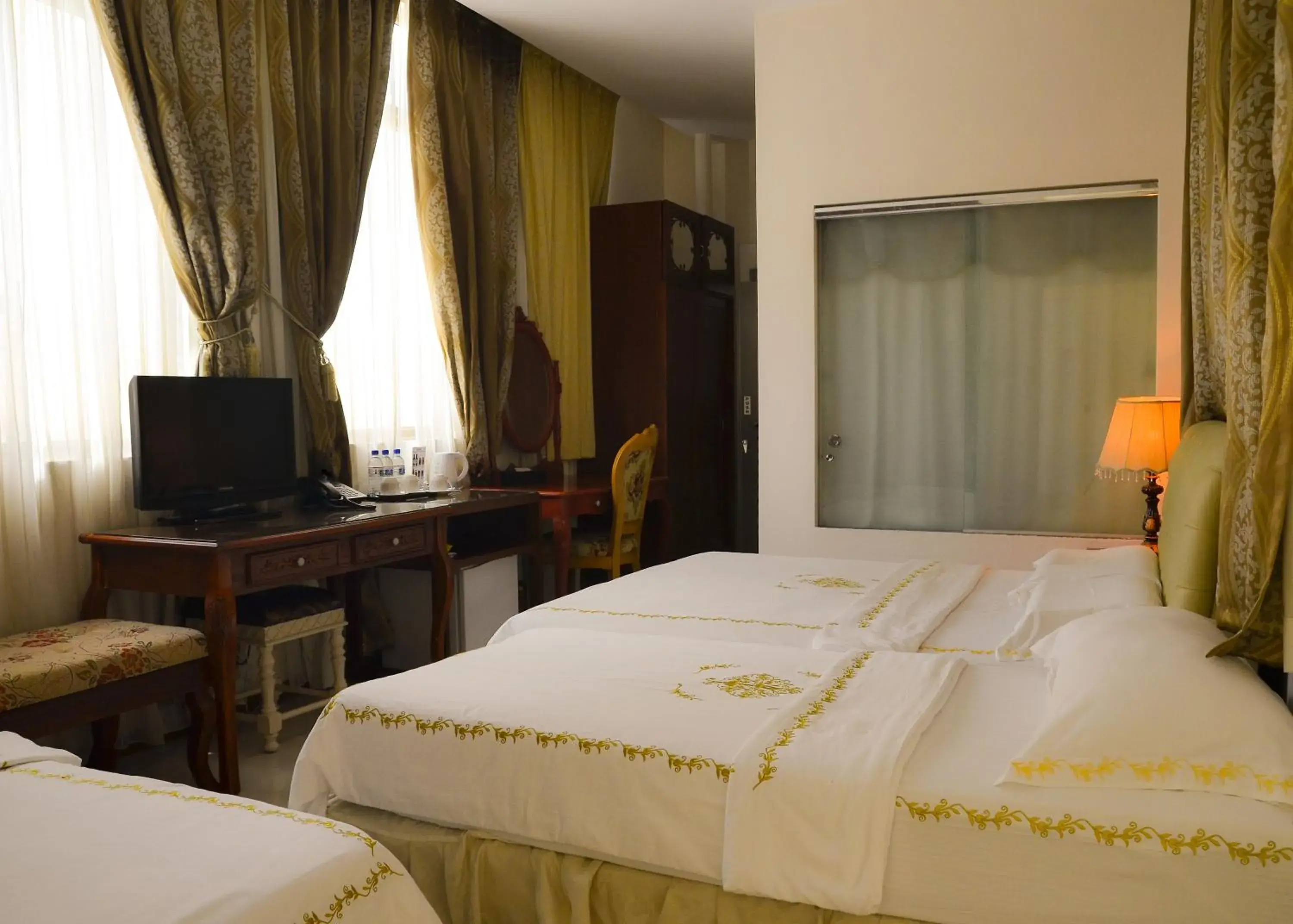 Executive Family Room in Jayleen 1918 Executive Family Room in Jayleen 1918