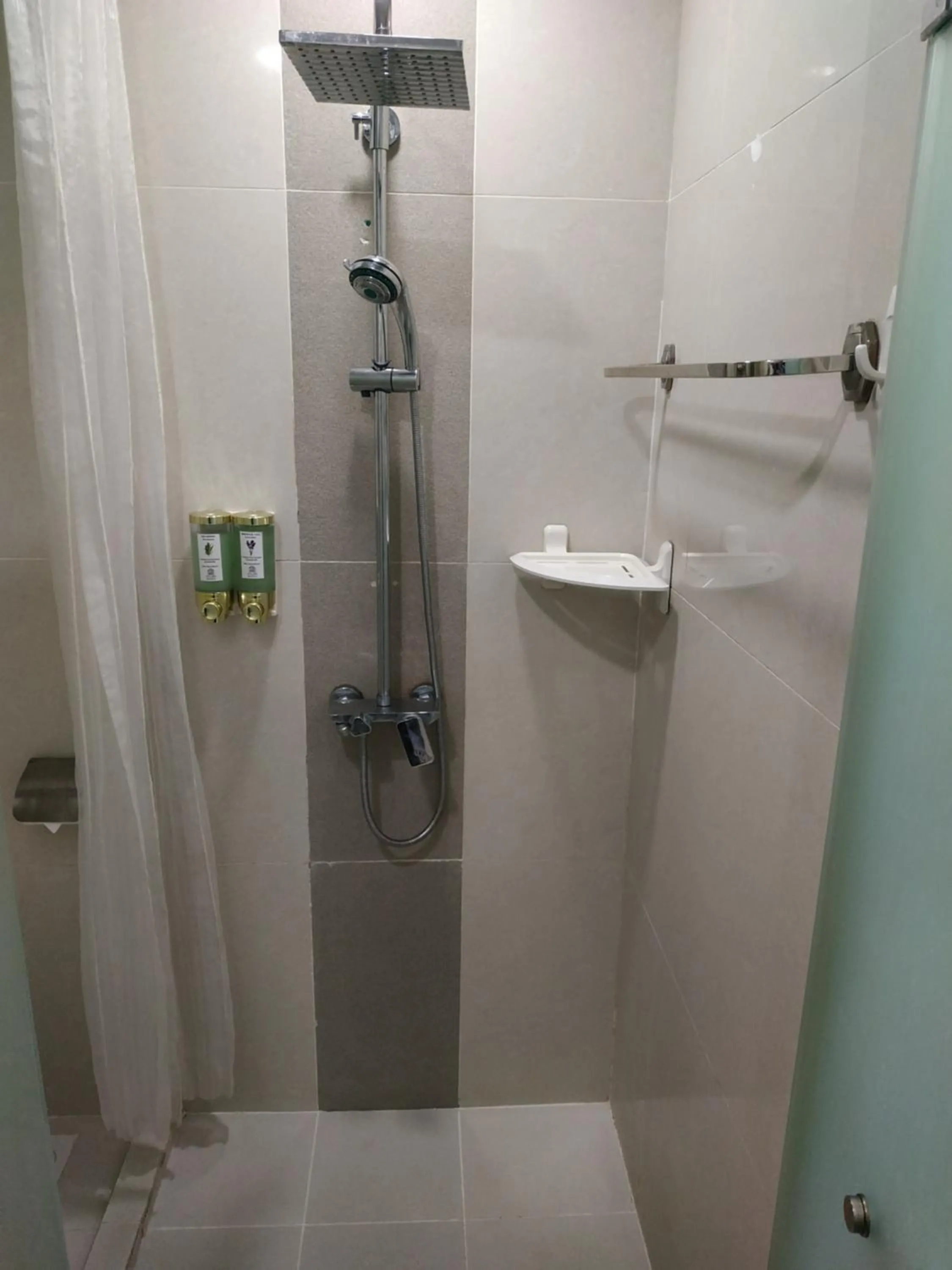 Shower in Jayleen 1918