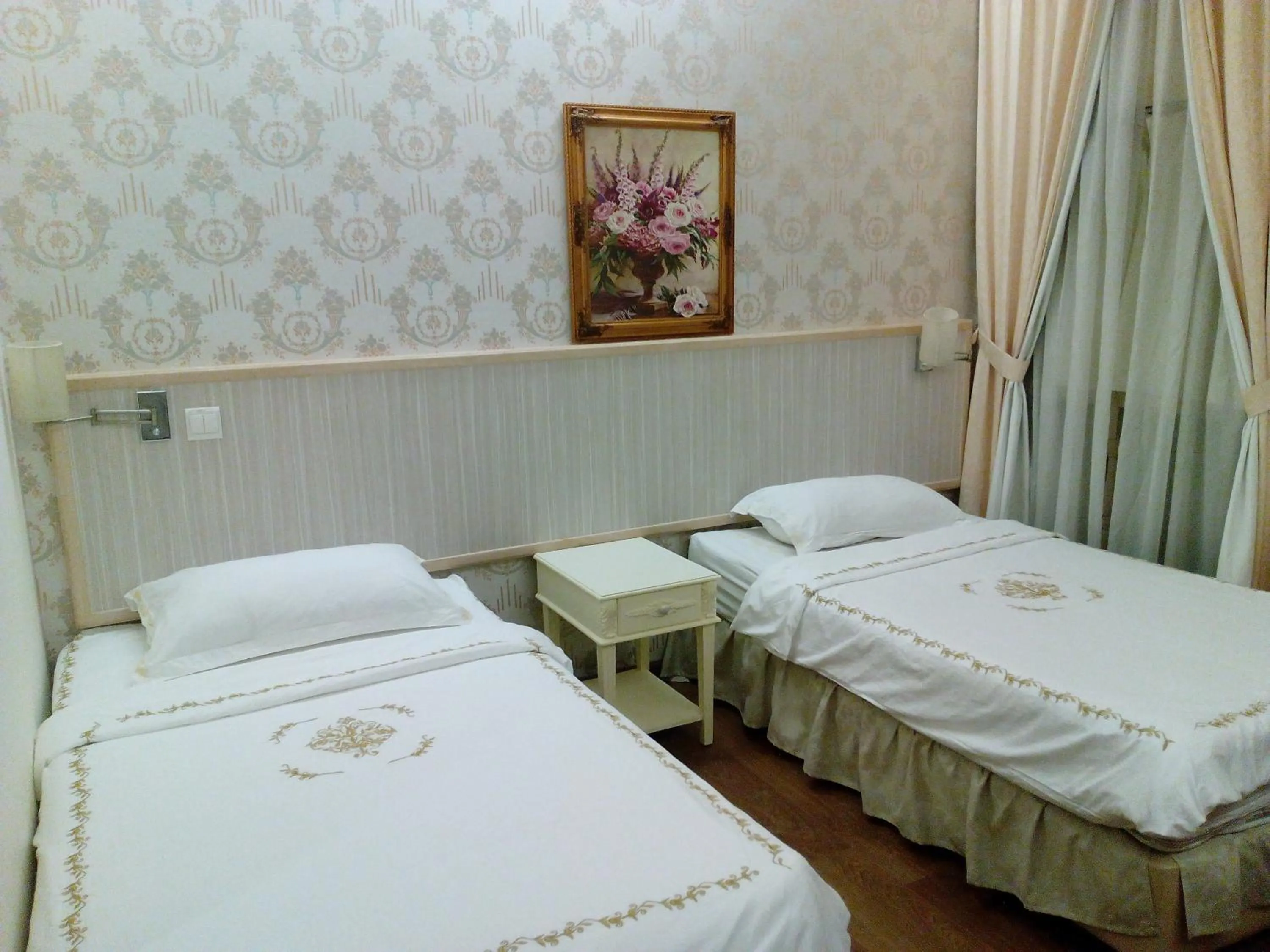 Photo of the whole room, Bed in Jayleen 1918