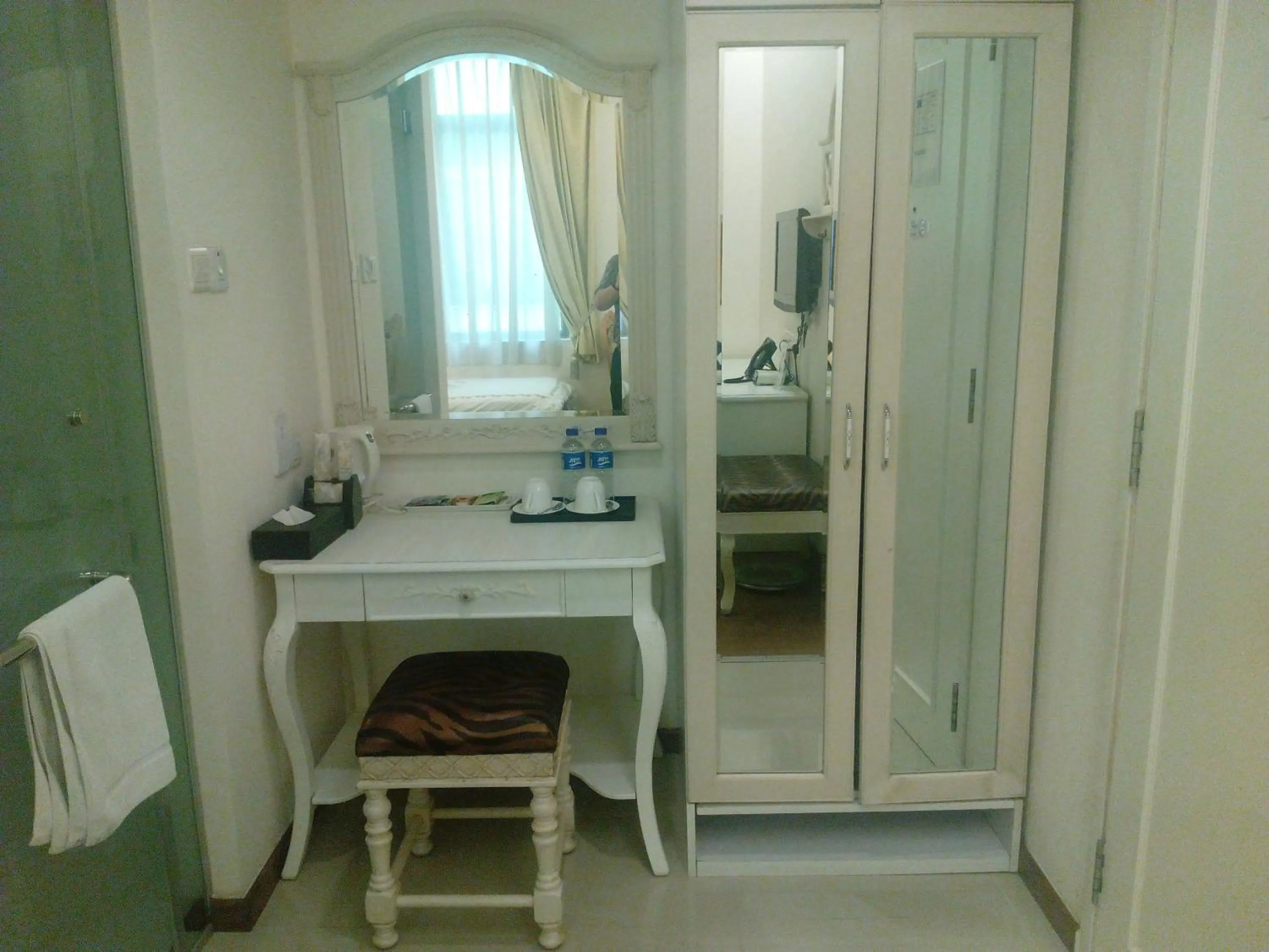 Decorative detail in Jayleen 1918