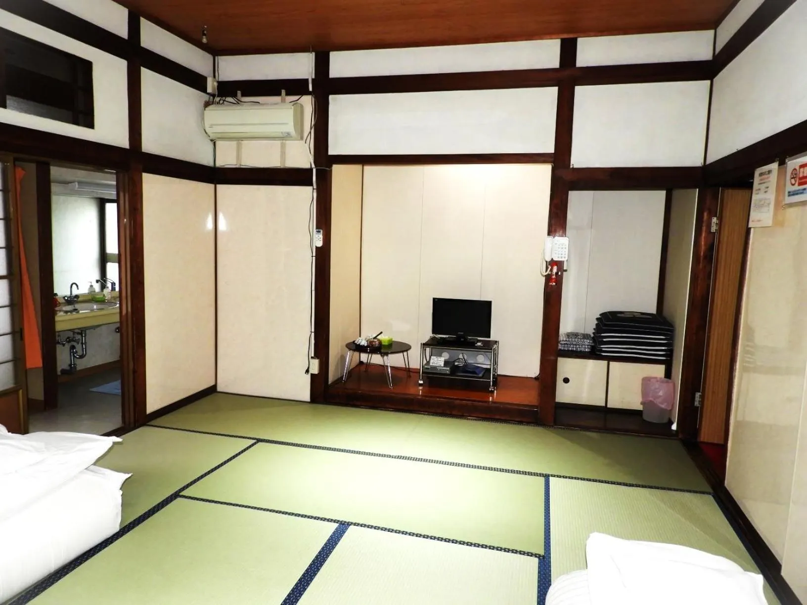 Photo of the whole room, Bed in Yamamoto Ryokan