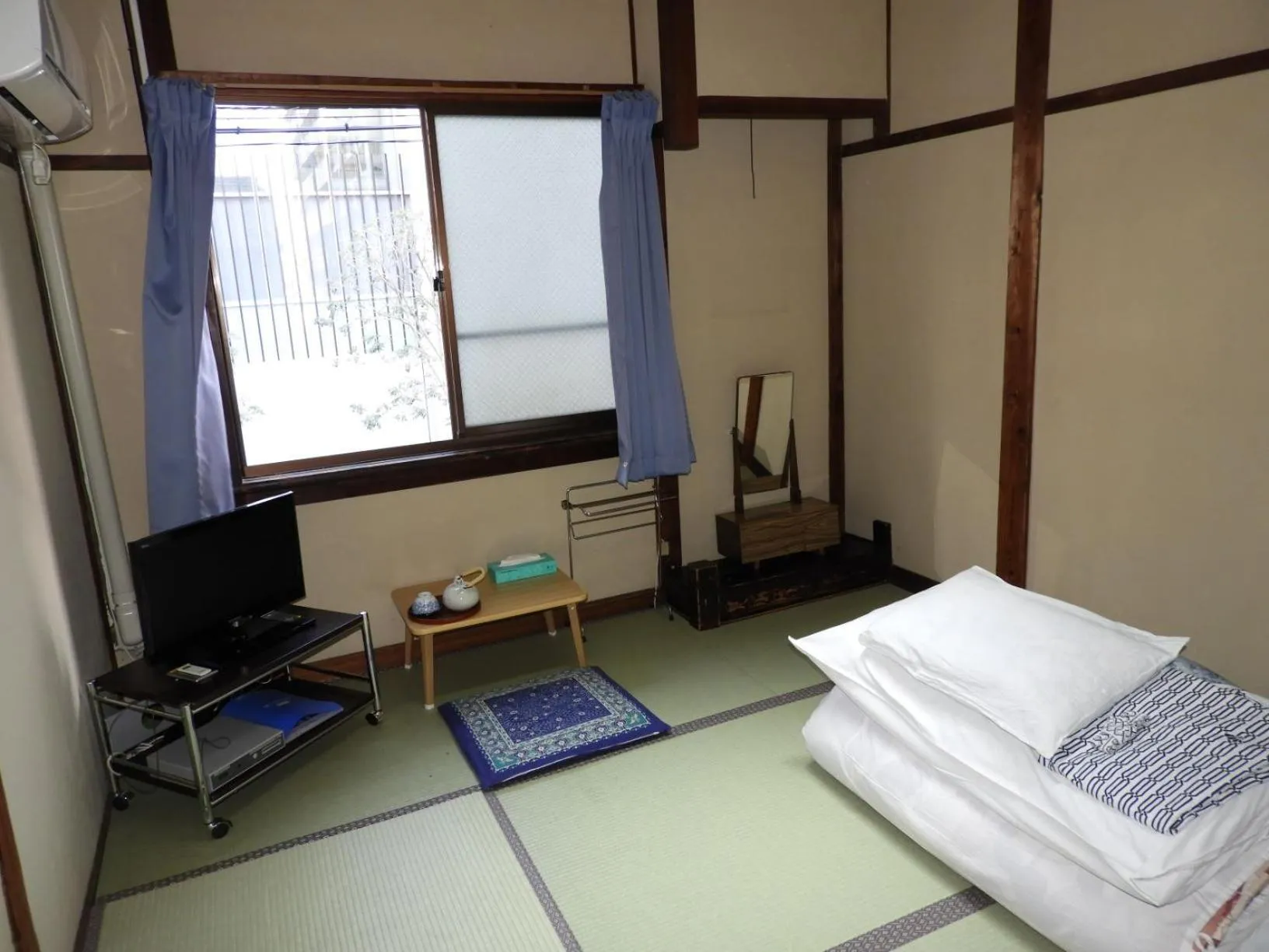 Photo of the whole room, Bed in Yamamoto Ryokan