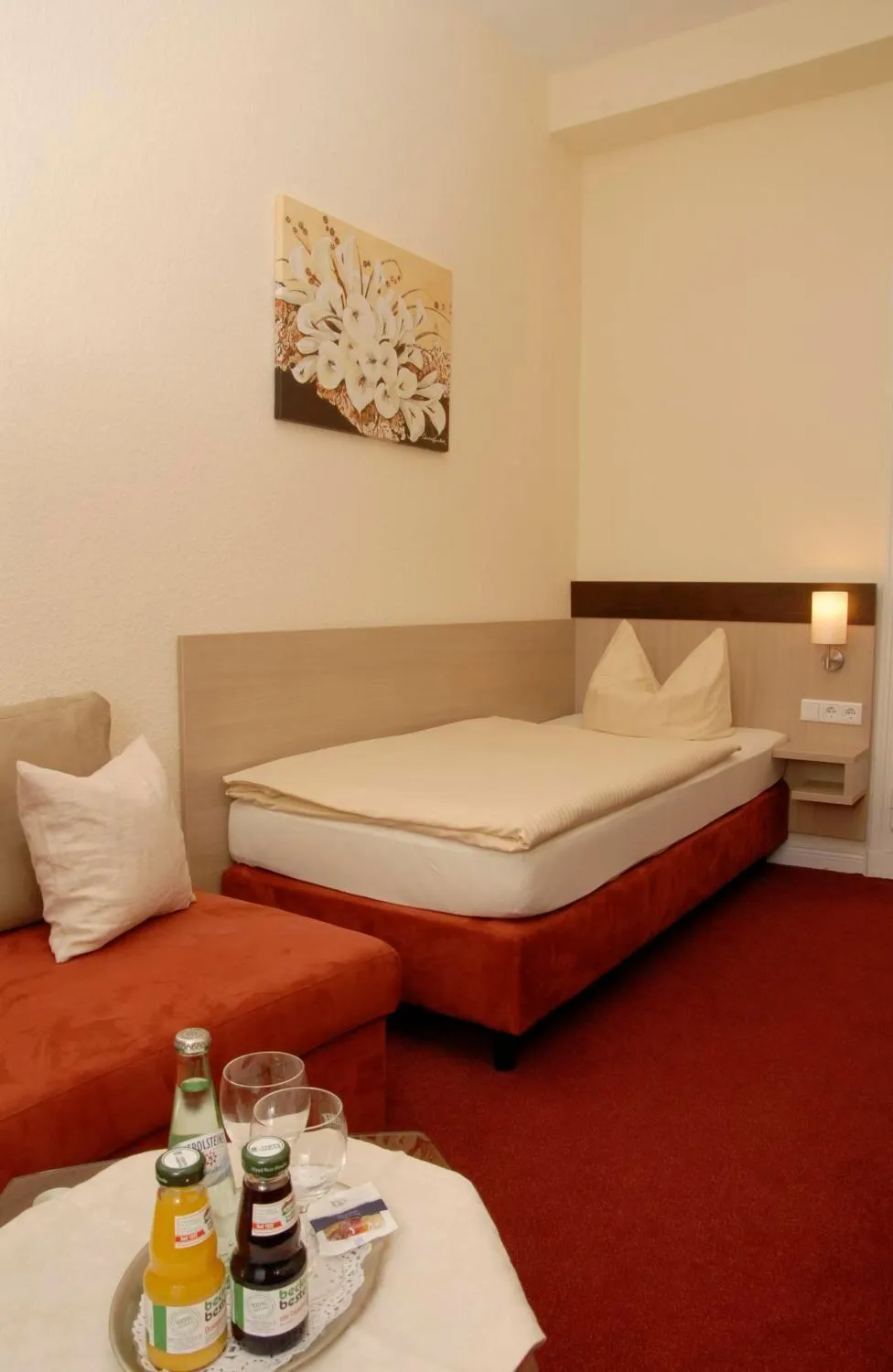 Bed in Hotel Wuppertaler Hof