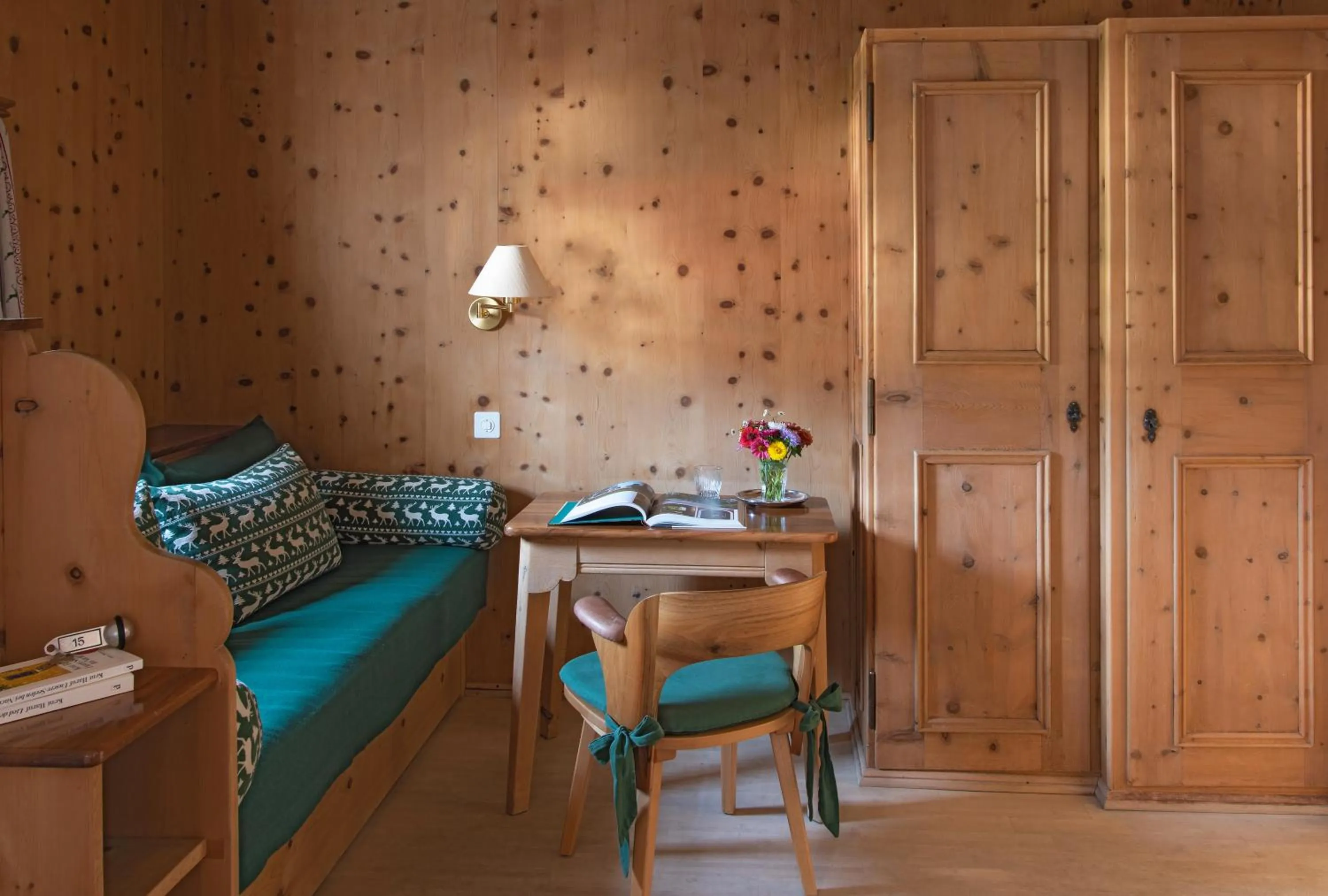 Bedroom in Hotel Chesa Grischuna