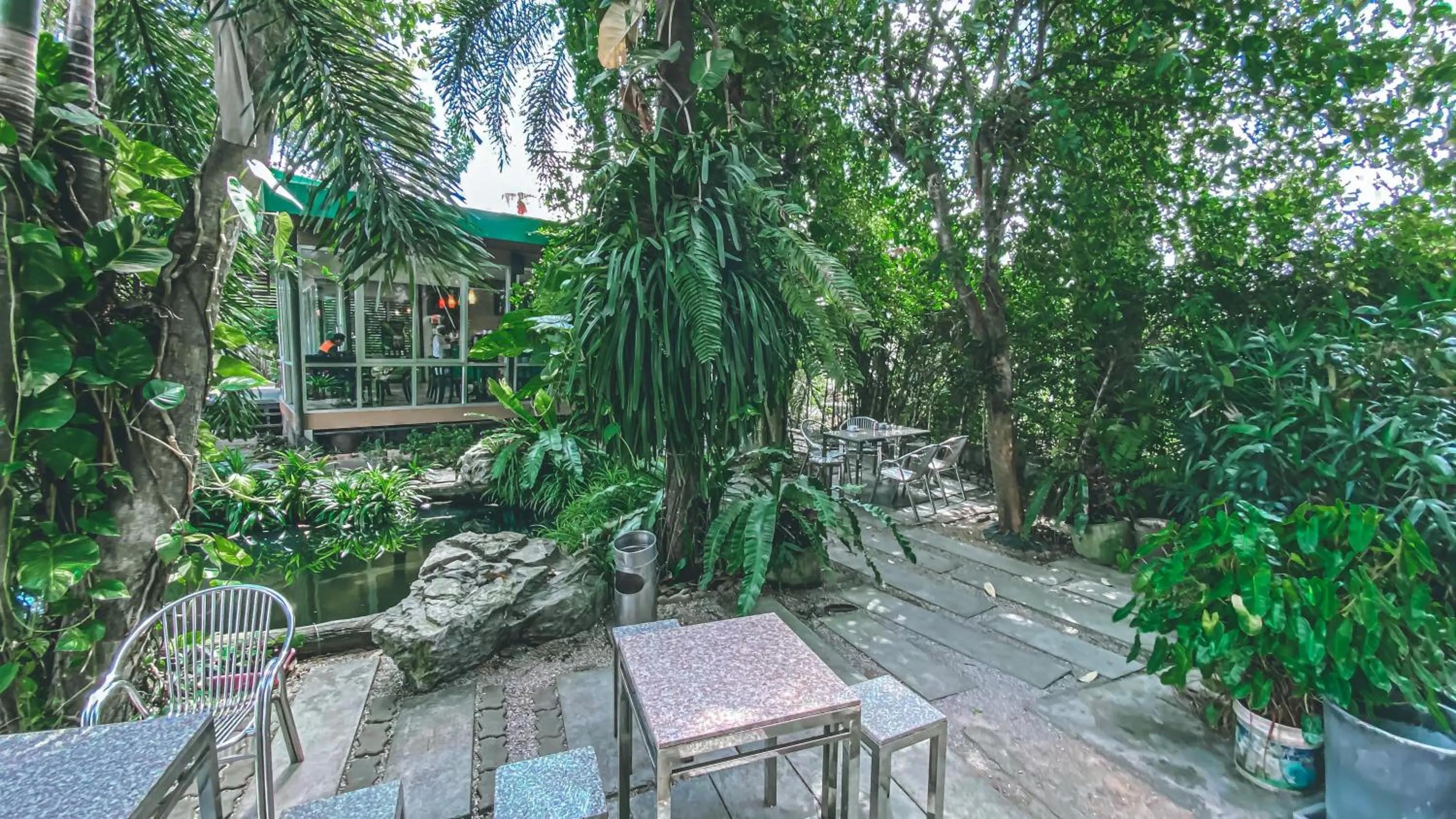 Garden in K2 Hotel at Thachang