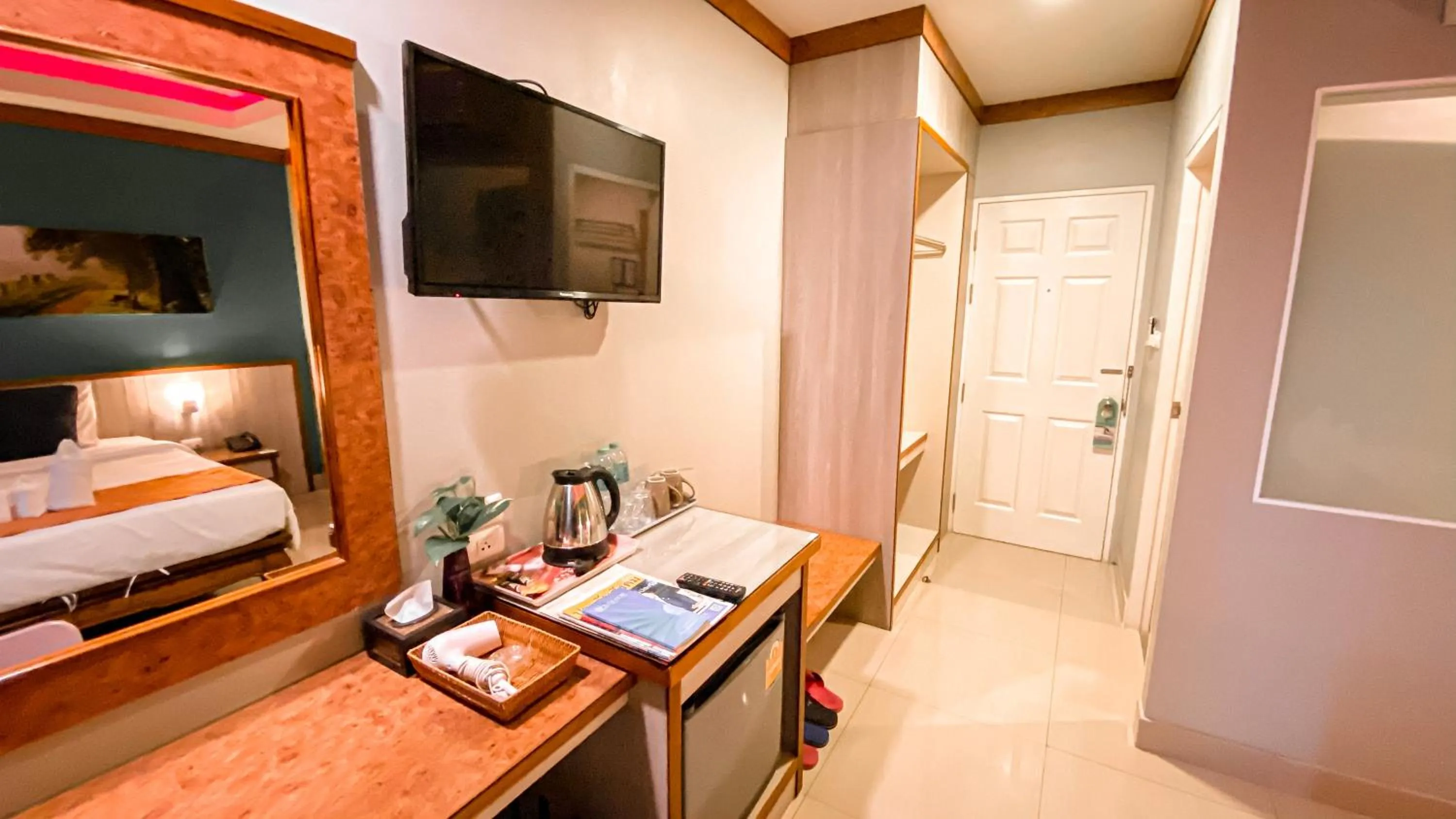 TV and multimedia, Bed in K2 Hotel at Thachang