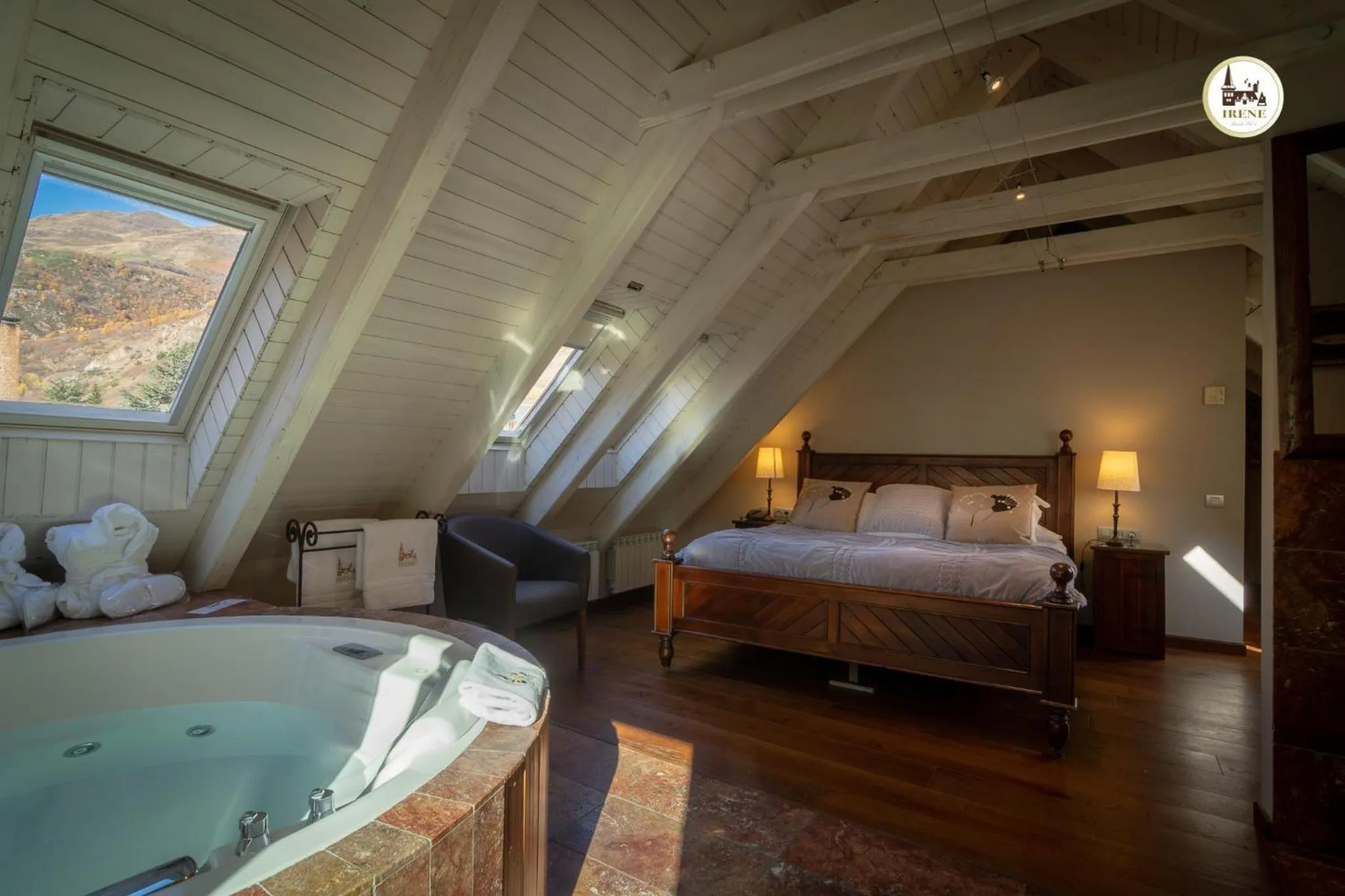 Hot Tub, Bed in Hotel & Spa Casa Irene