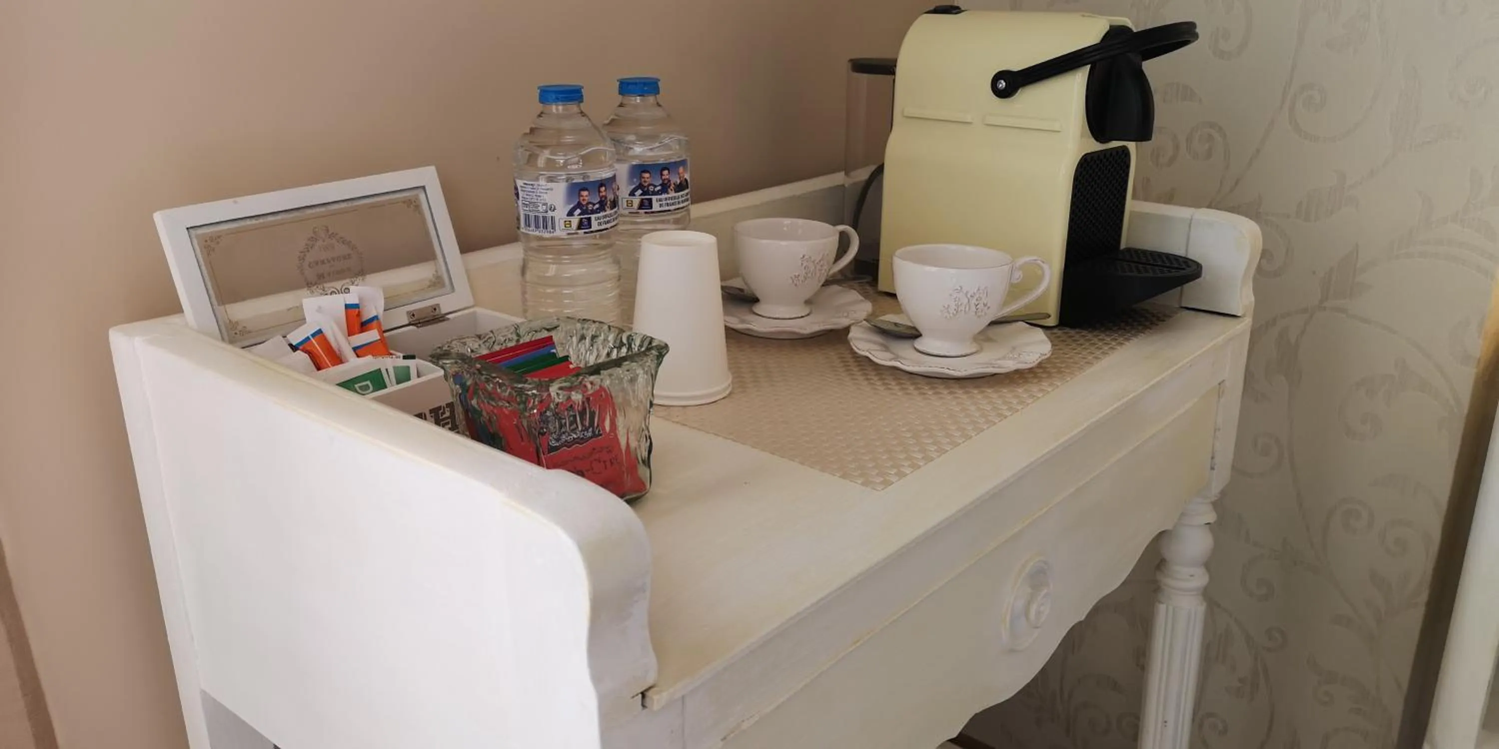Coffee/tea facilities in B&B Villa Blanche