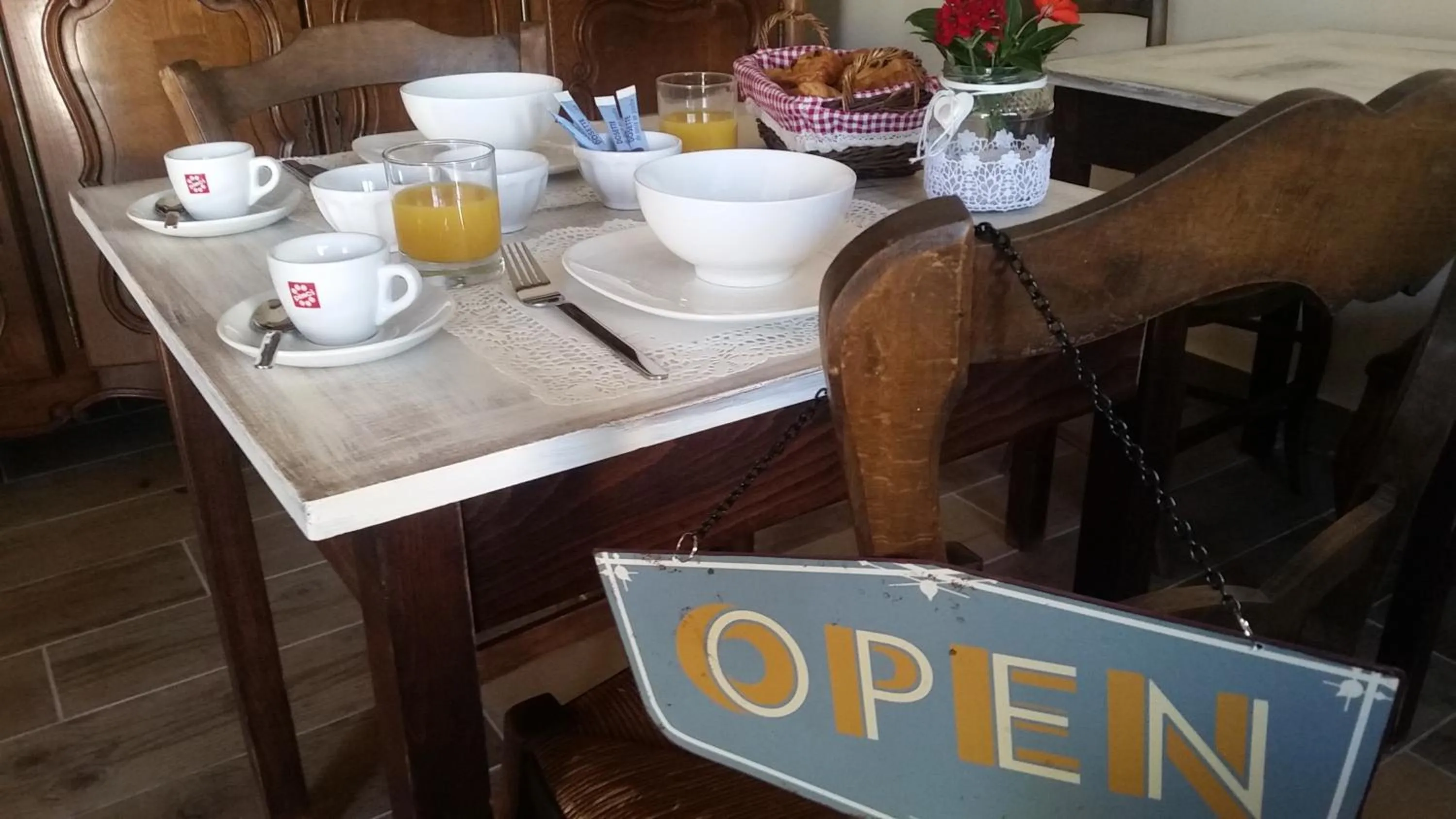 Breakfast in B&B Villa Blanche