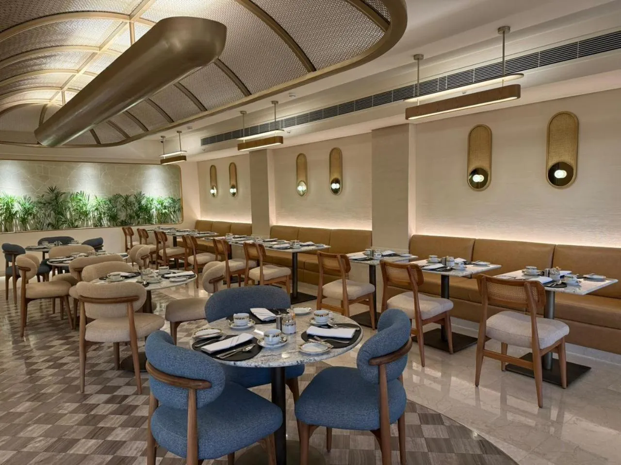 Restaurant/places to eat in Baron Hotel Cairo