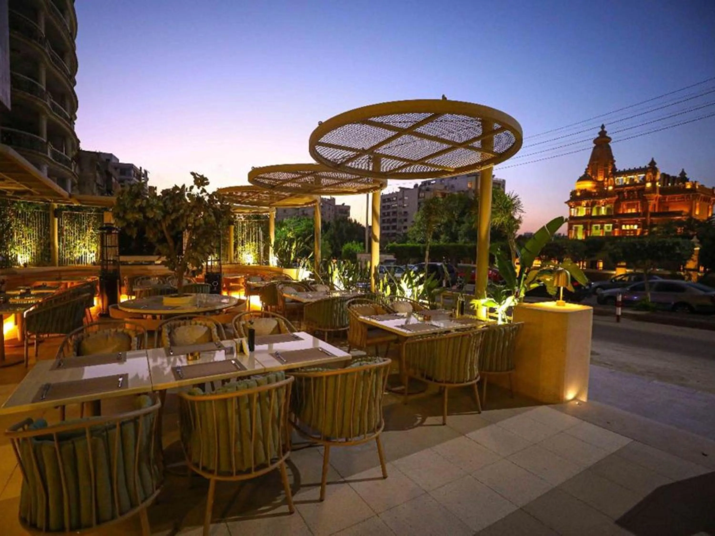 Restaurant/places to eat in Baron Hotel Cairo