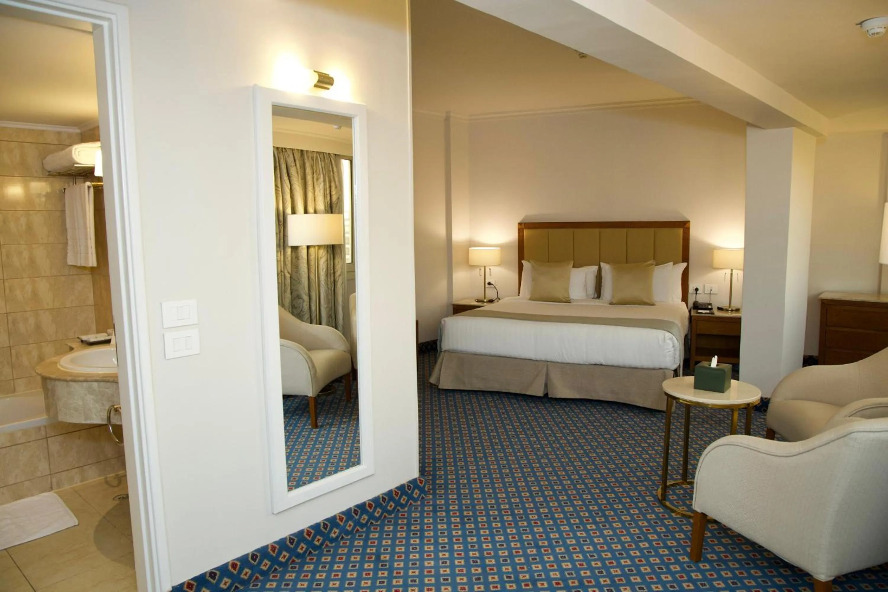 Photo of the whole room, Bed in Baron Hotel Cairo