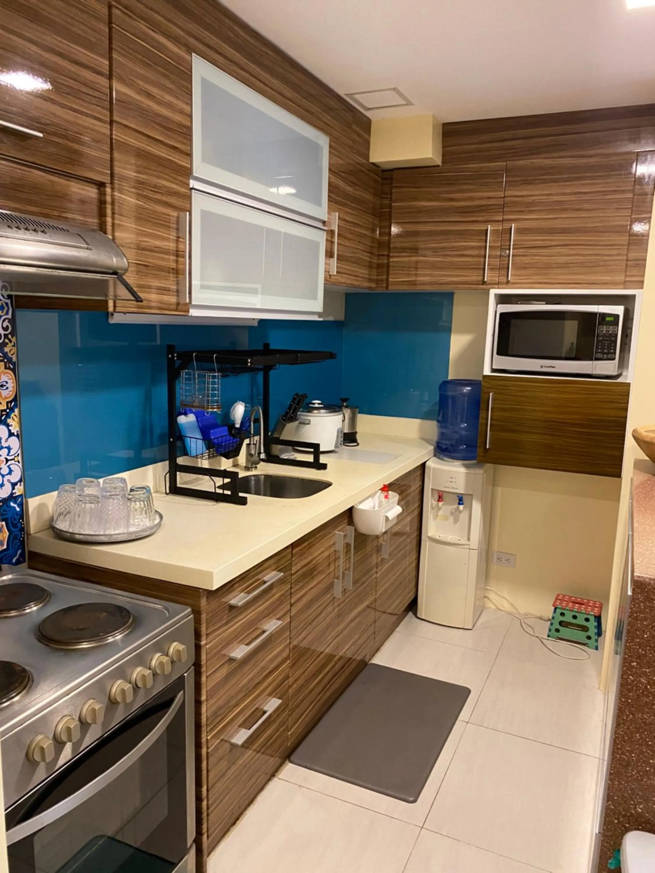 Kitchen or kitchenette in Pico de Loro 2BR Vacation Flat