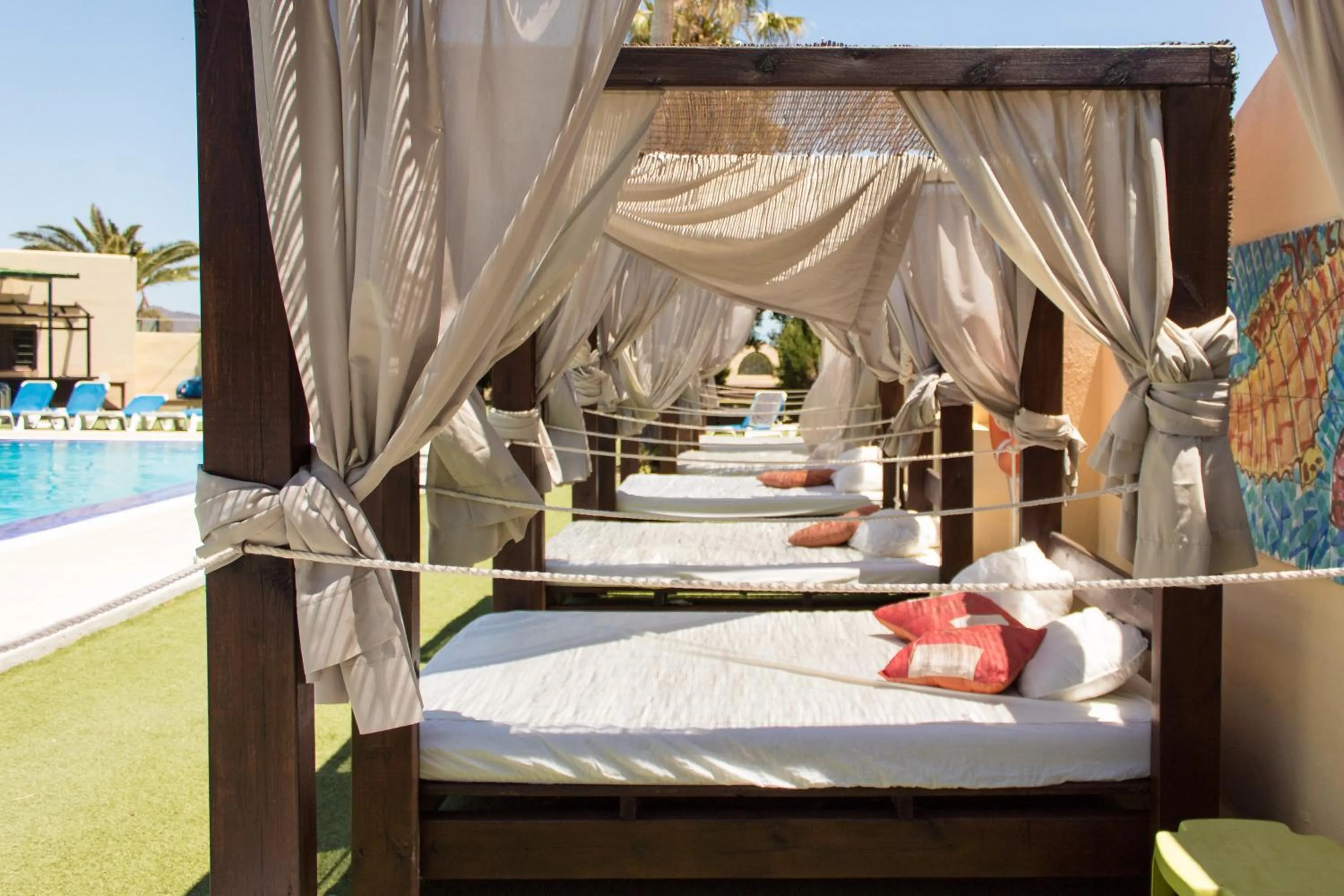 Swimming pool, Bed in Complejo Turístico Los Escullos Cabo de Gata