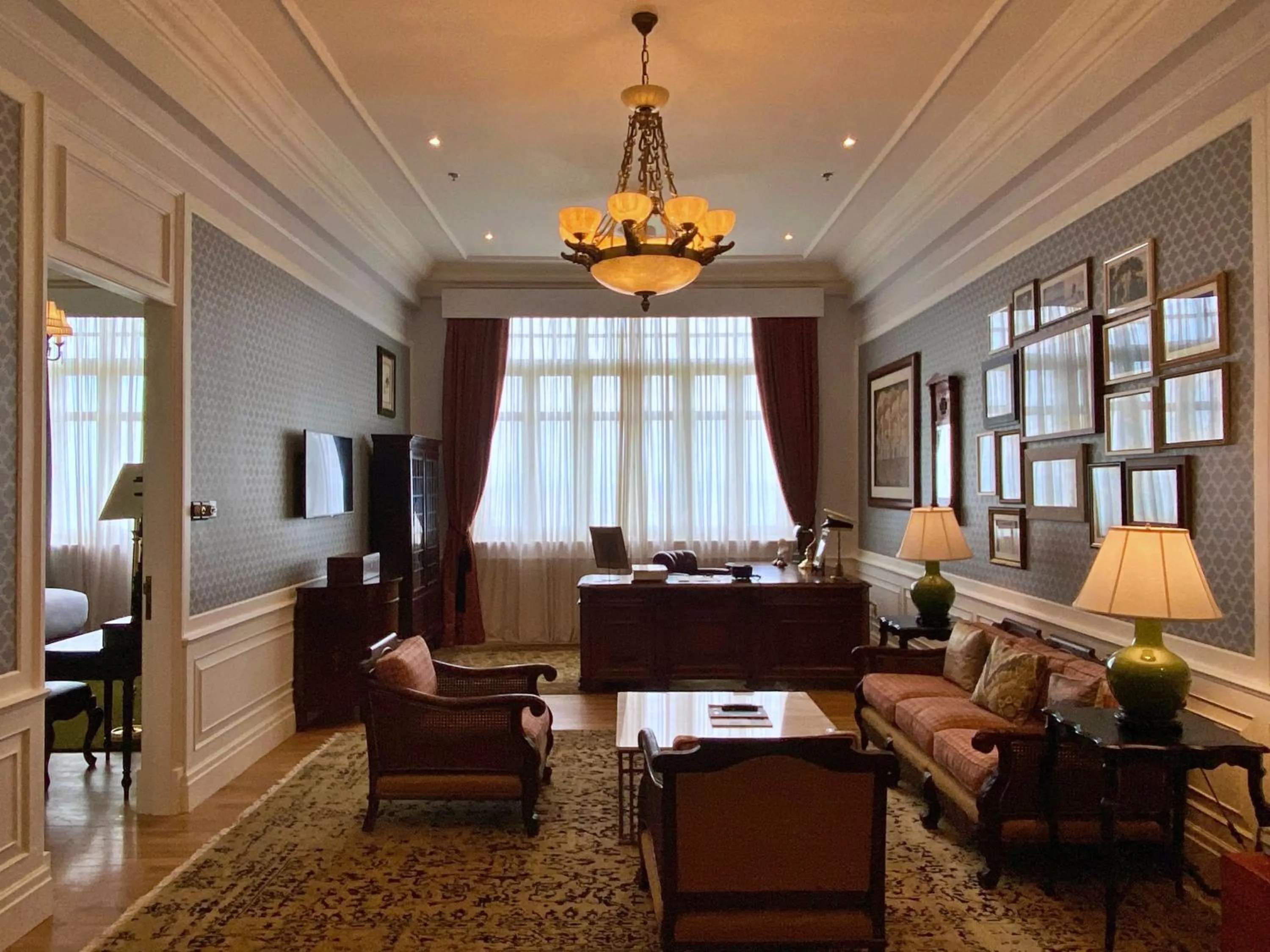 Living room in Eastern & Oriental Hotel