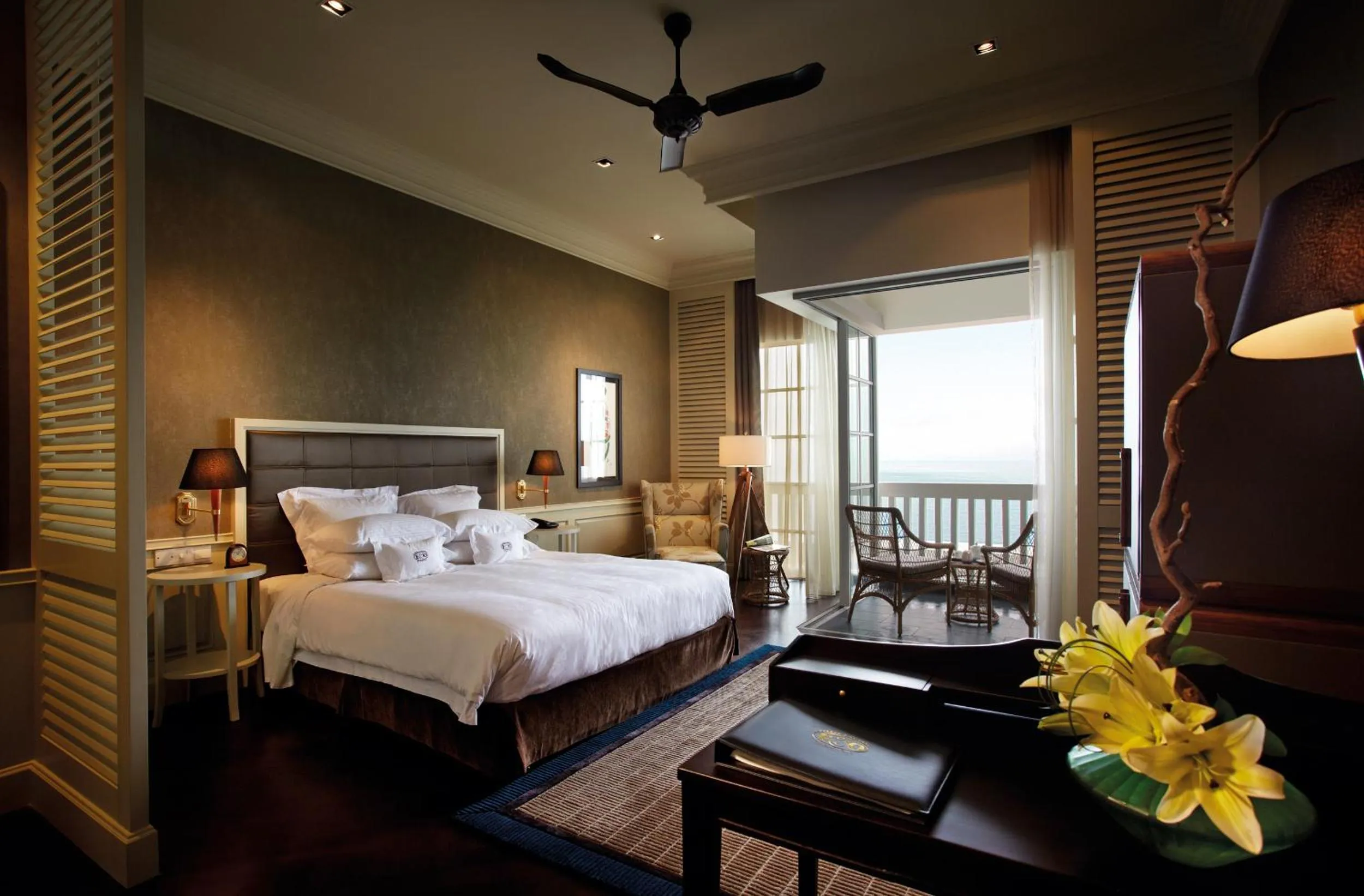 Bed in Eastern & Oriental Hotel