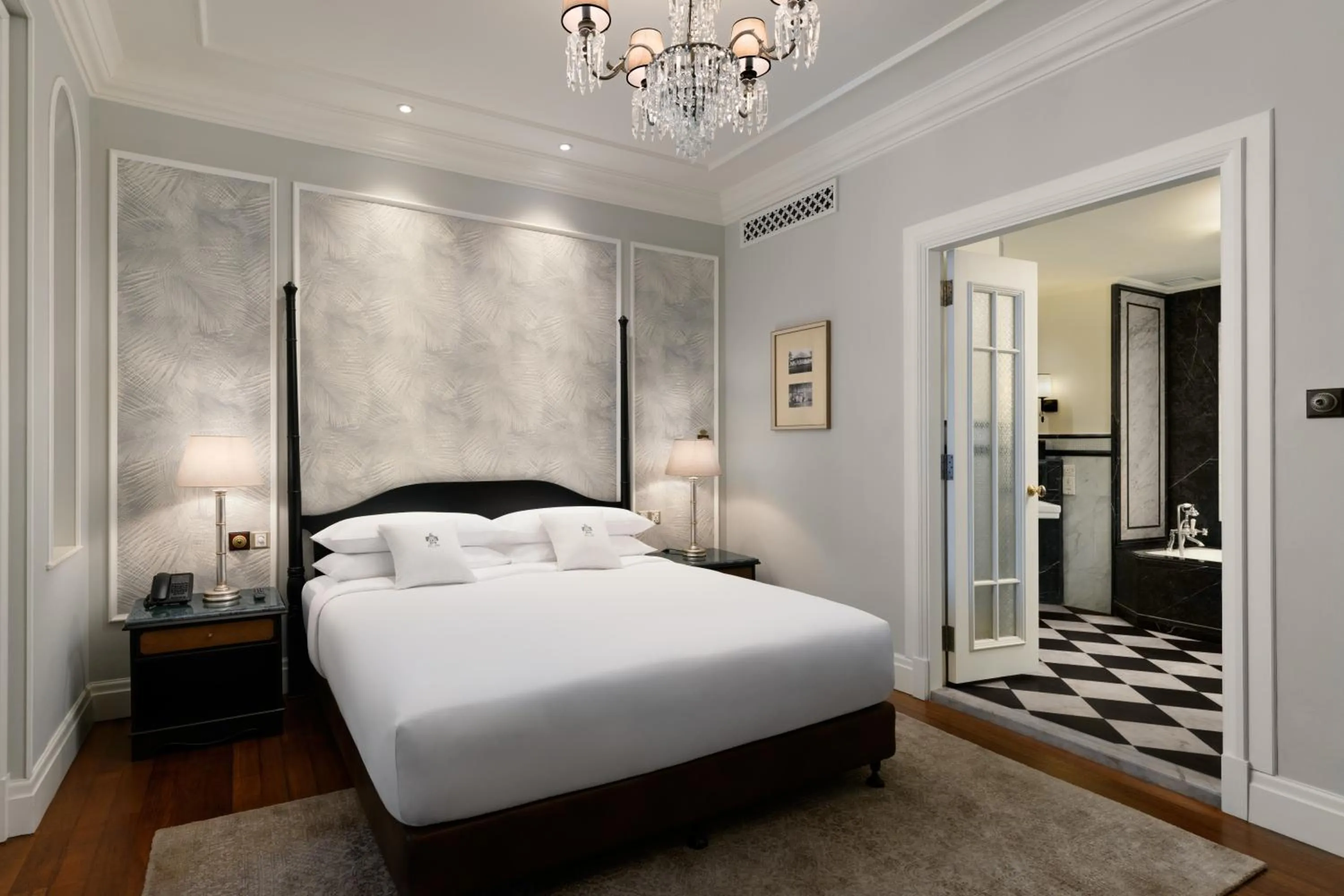 Bedroom, Bed in Eastern & Oriental Hotel