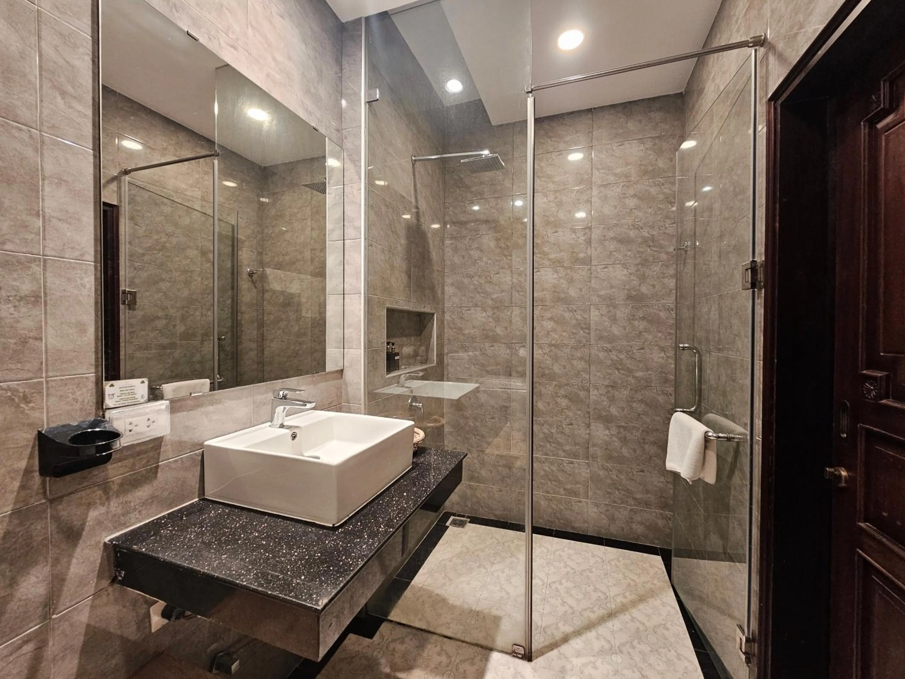 Shower in Family Boutique Hotel