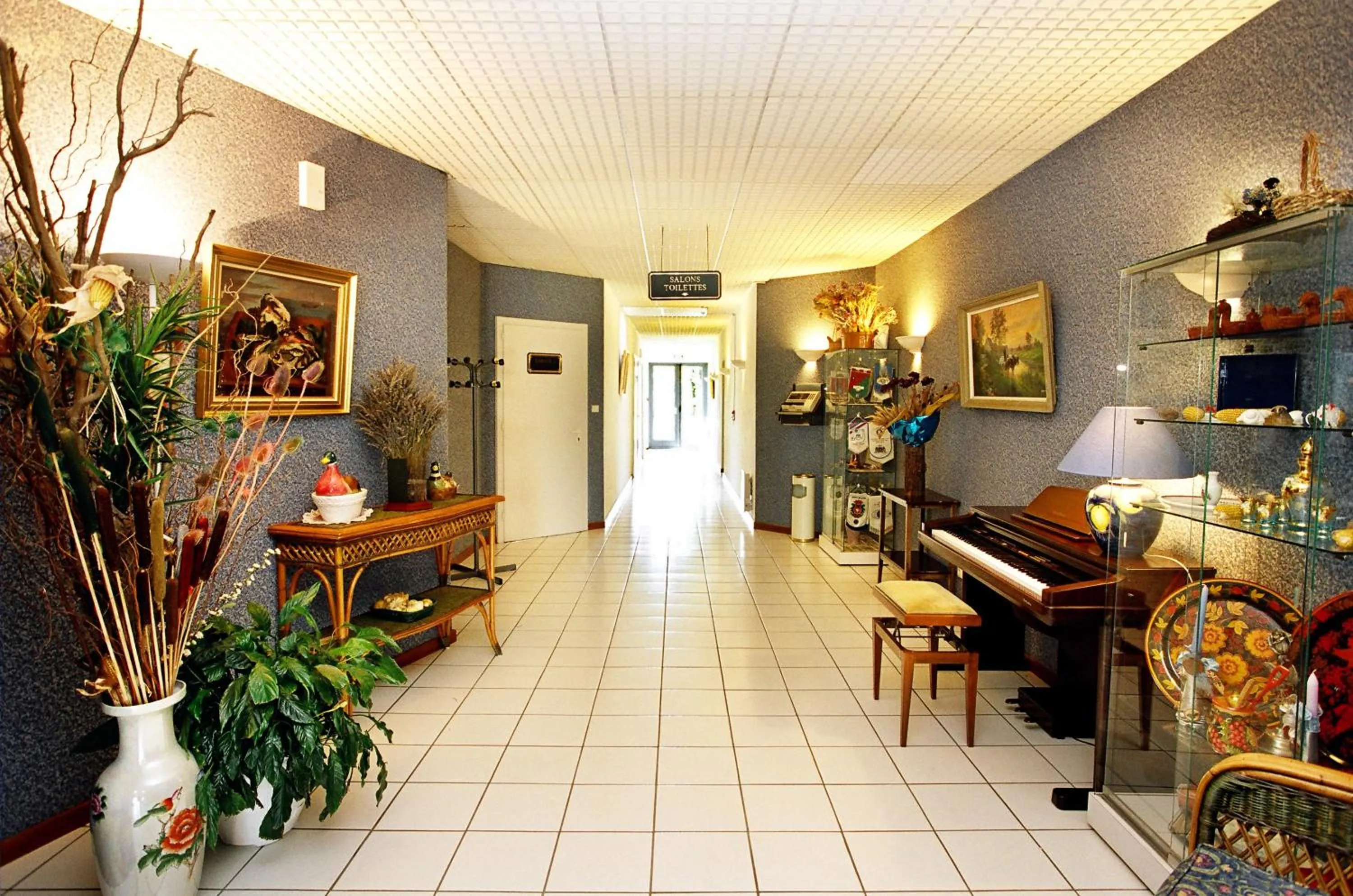 Lobby or reception in Hotel Restaurant La Tour Romaine - Haguenau - Strasbourg Nord