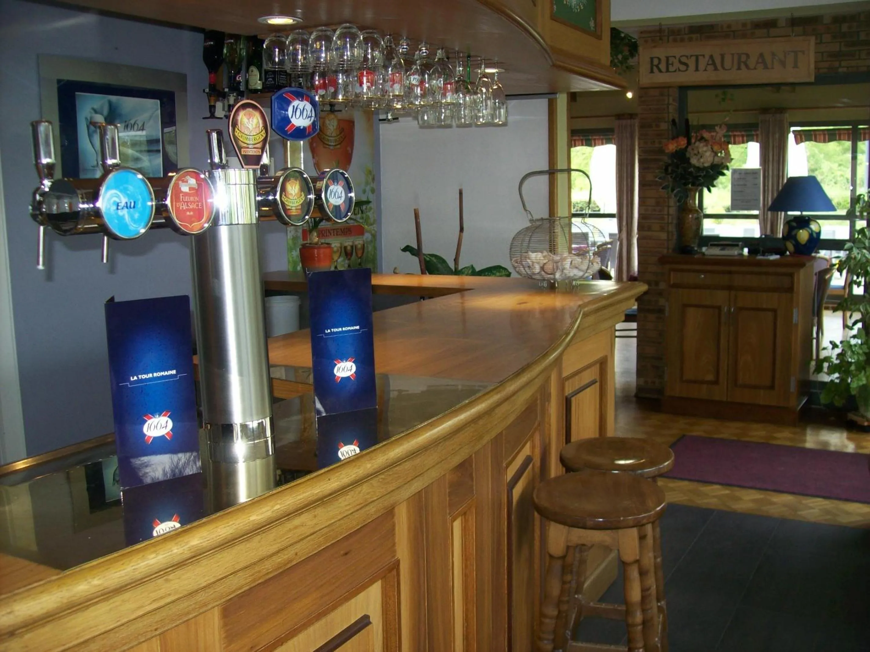 Lounge or bar in Hotel Restaurant La Tour Romaine - Haguenau - Strasbourg Nord