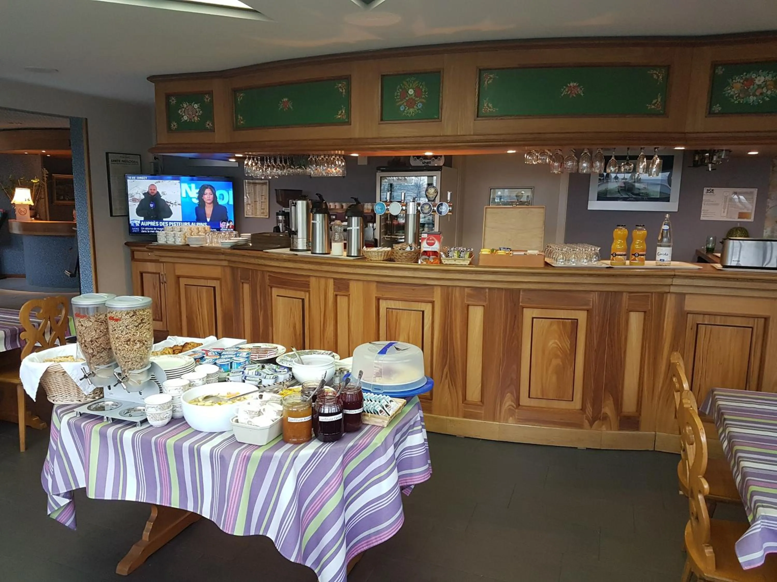 Breakfast in Hotel Restaurant La Tour Romaine - Haguenau - Strasbourg Nord