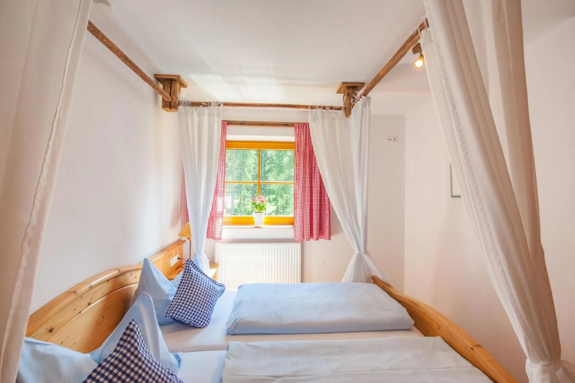 Day, Bed in Zugspitzhotel Diana Thörle