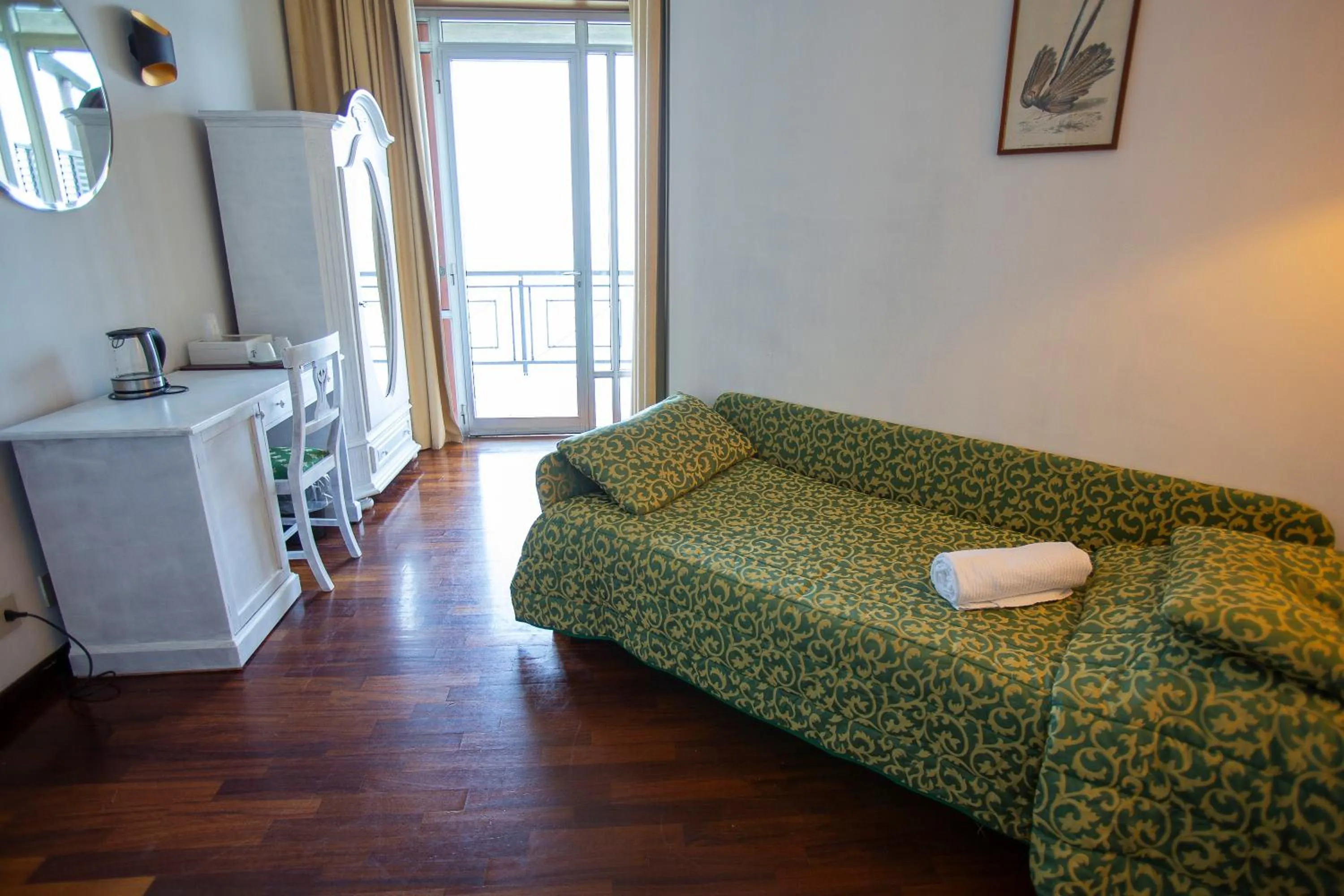 Living room, Bed in Villa Cappellina