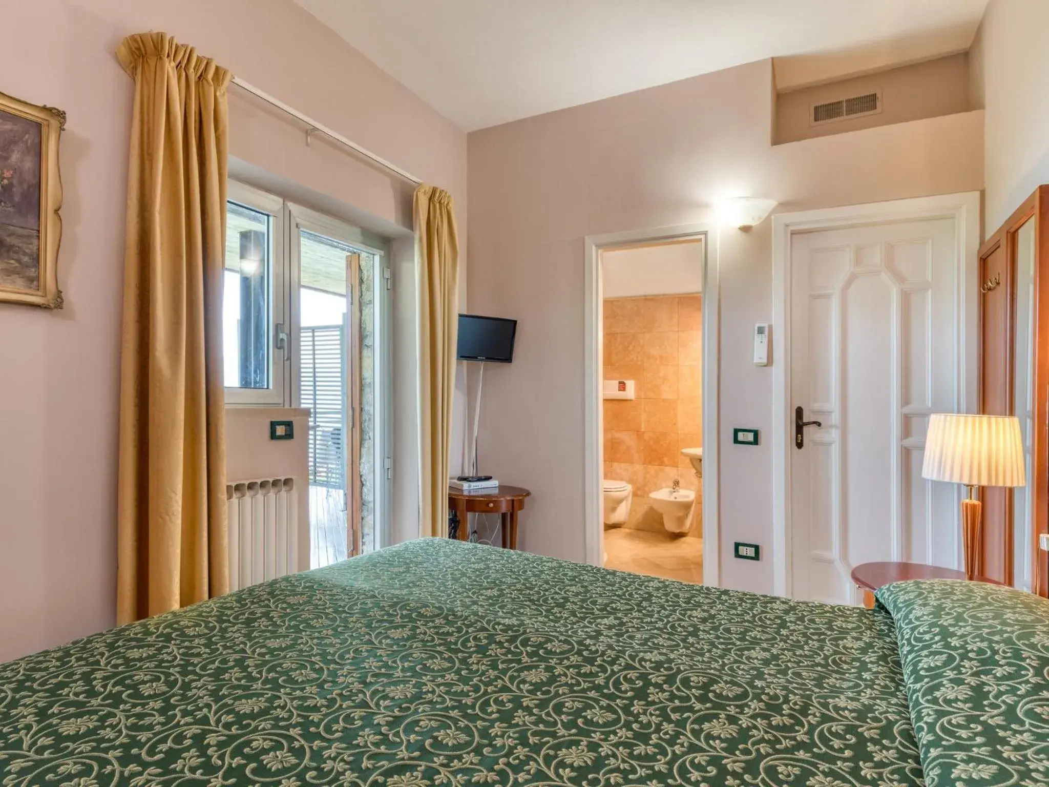 Comfort Double or Twin Room in Villa Cappellina Comfort Double or Twin Room in Villa Cappellina