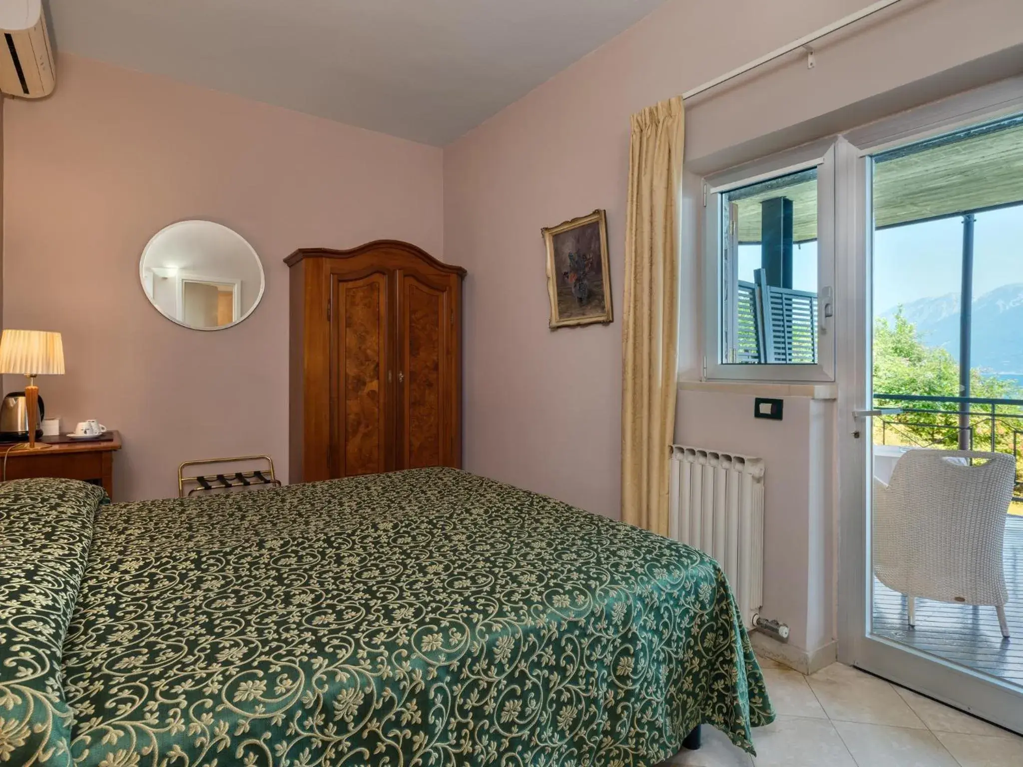 Comfort Double or Twin Room in Villa Cappellina Comfort Double or Twin Room in Villa Cappellina