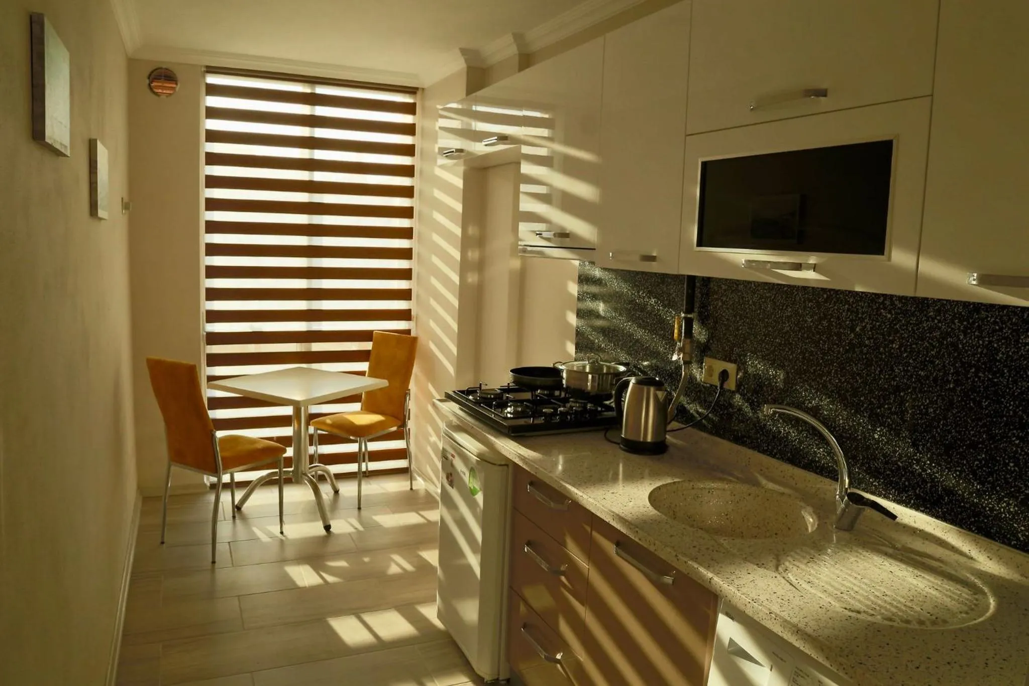 Kitchen or kitchenette in TRABZON Asel Suite Otel