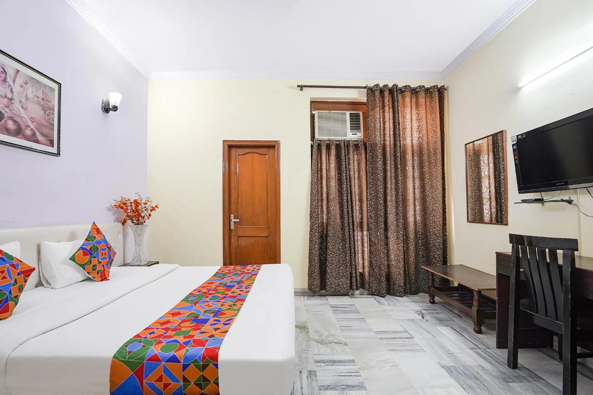 Bed in FabHotel Ivy Inn Sector 35