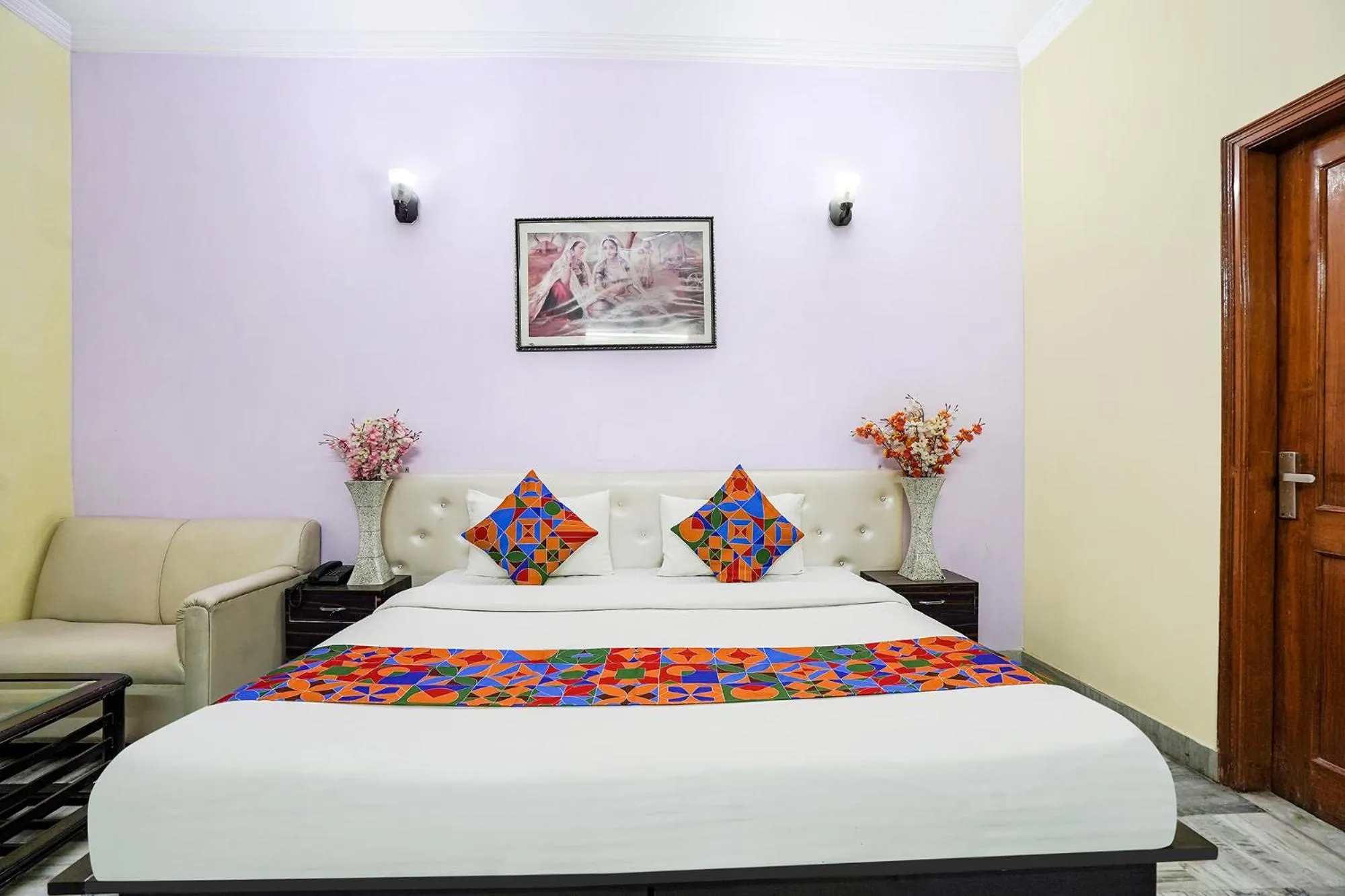 Bed in FabHotel Ivy Inn Sector 35