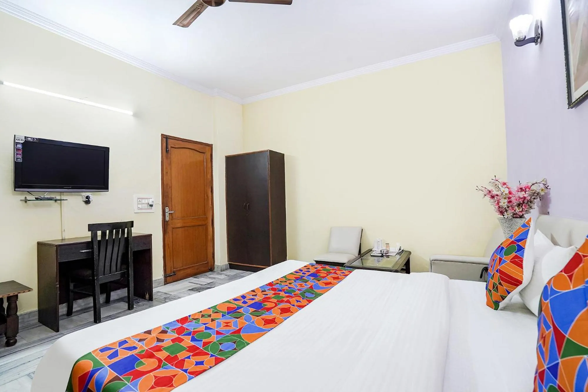 Bed in FabHotel Ivy Inn Sector 35