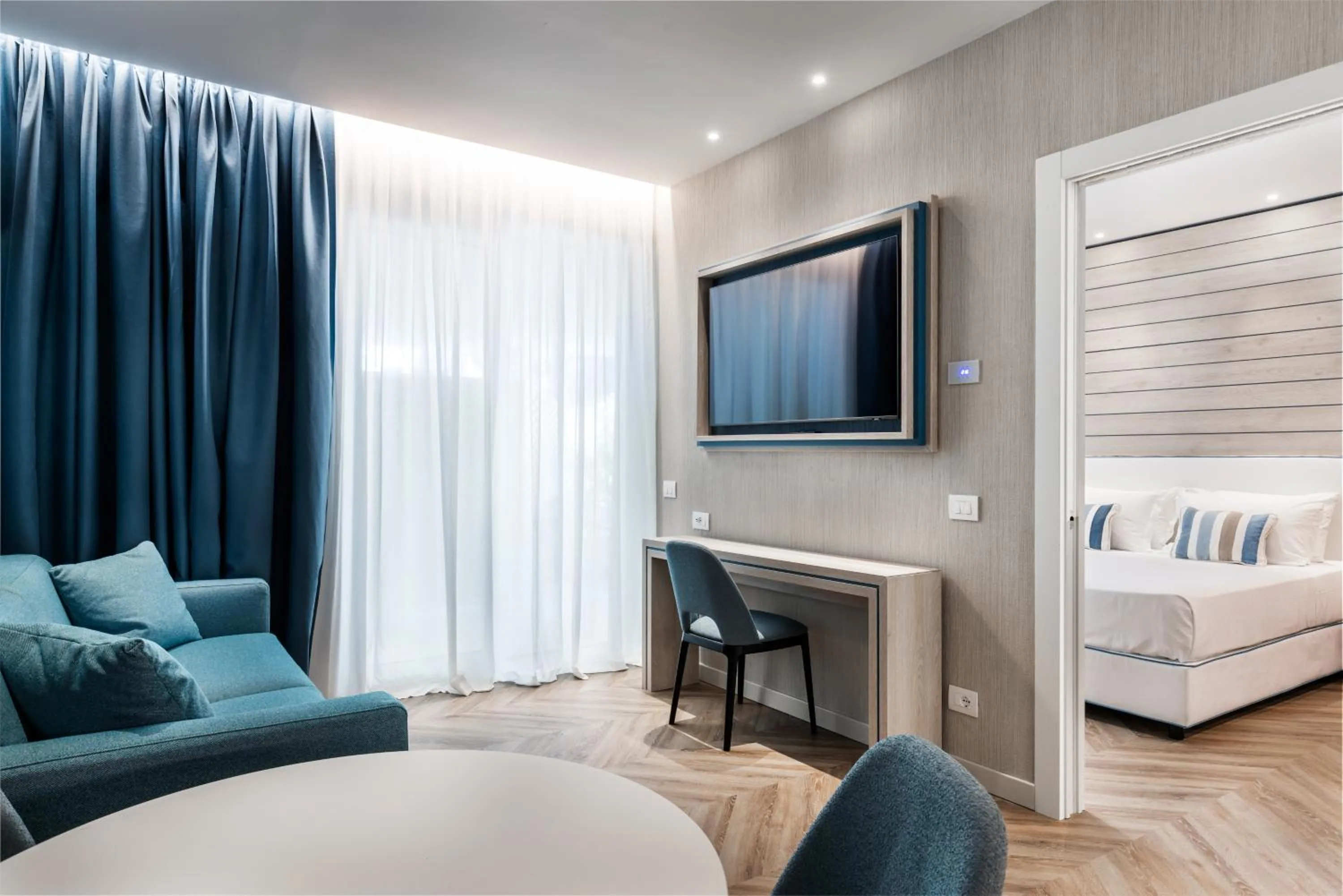Seating area, Bed in Hotel Tirrenia