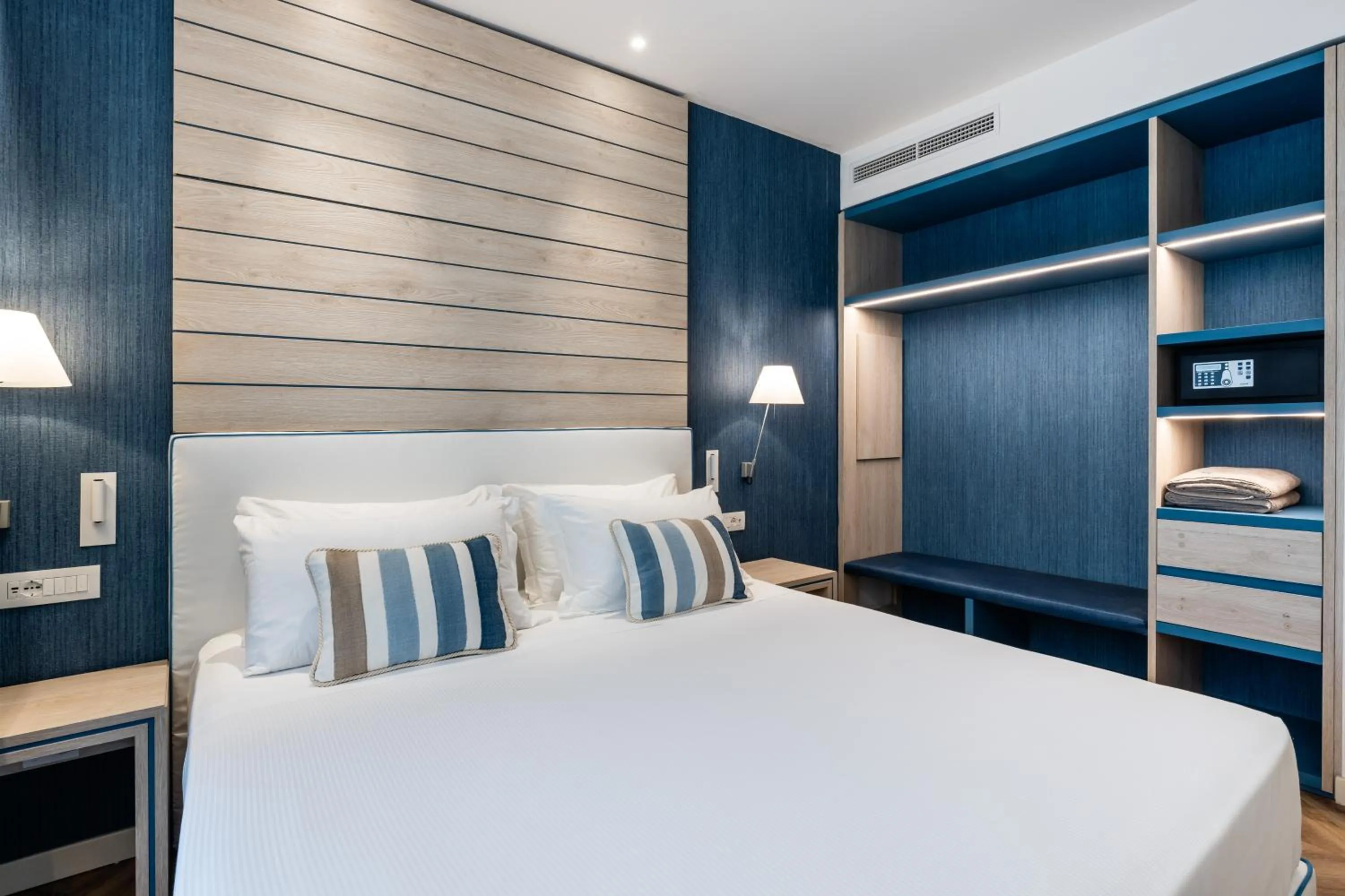 Bedroom, Bed in Hotel Tirrenia